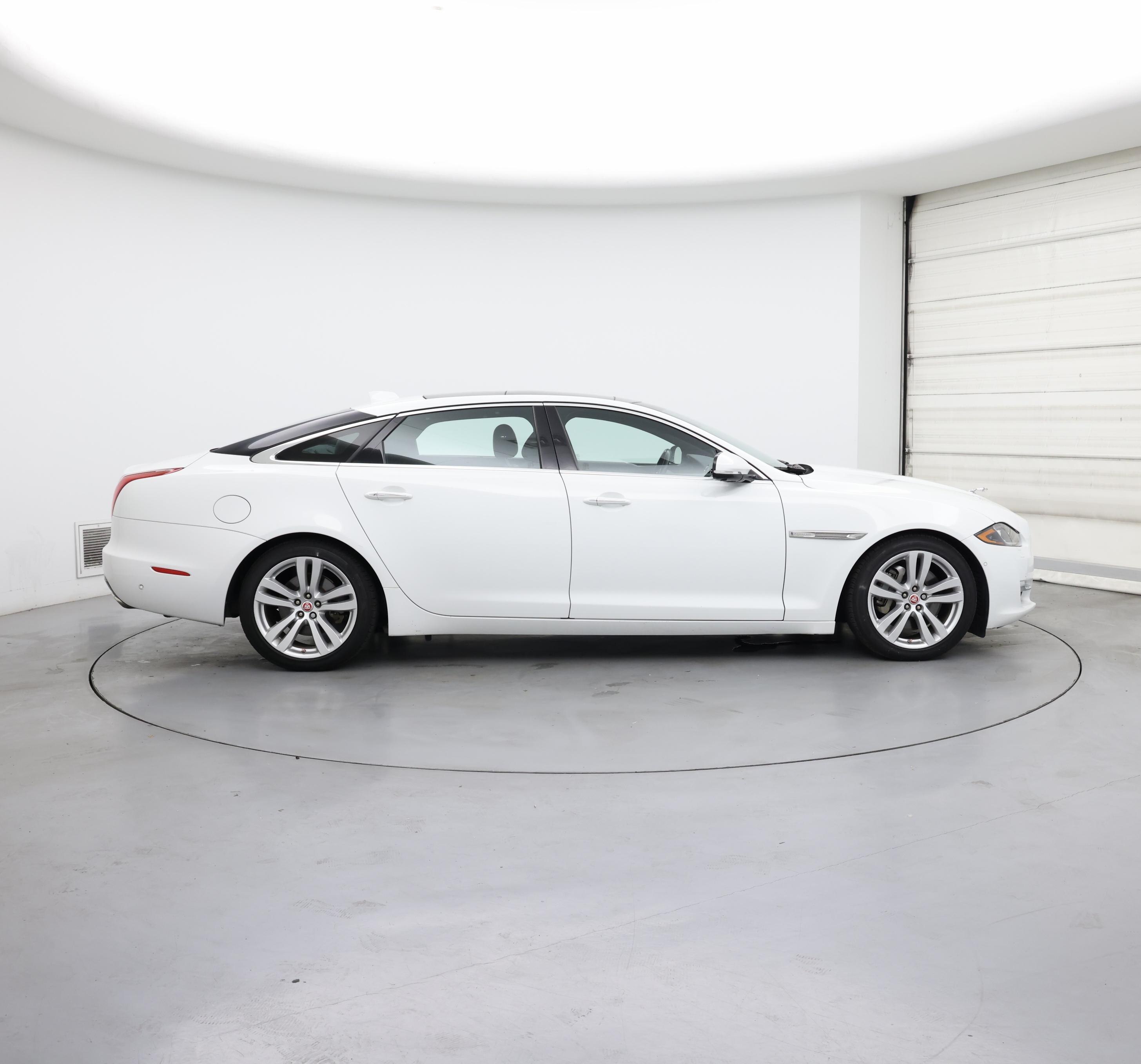 Thumbnail: 2016 Jaguar XJ - 7