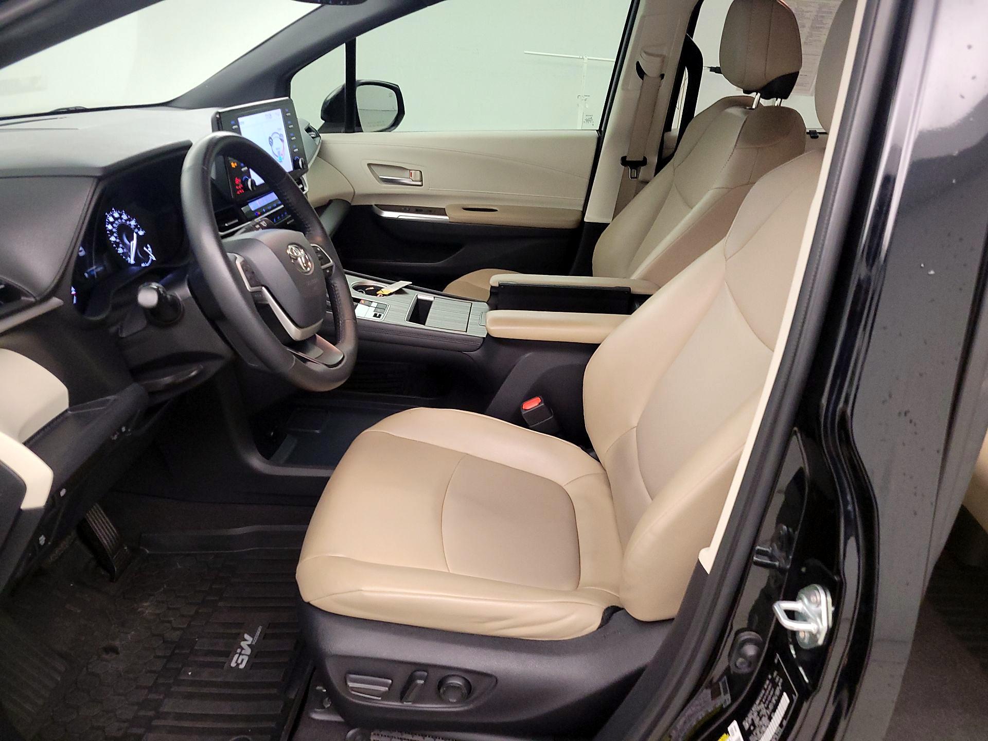 Thumbnail: 2021 Toyota Sienna - 11