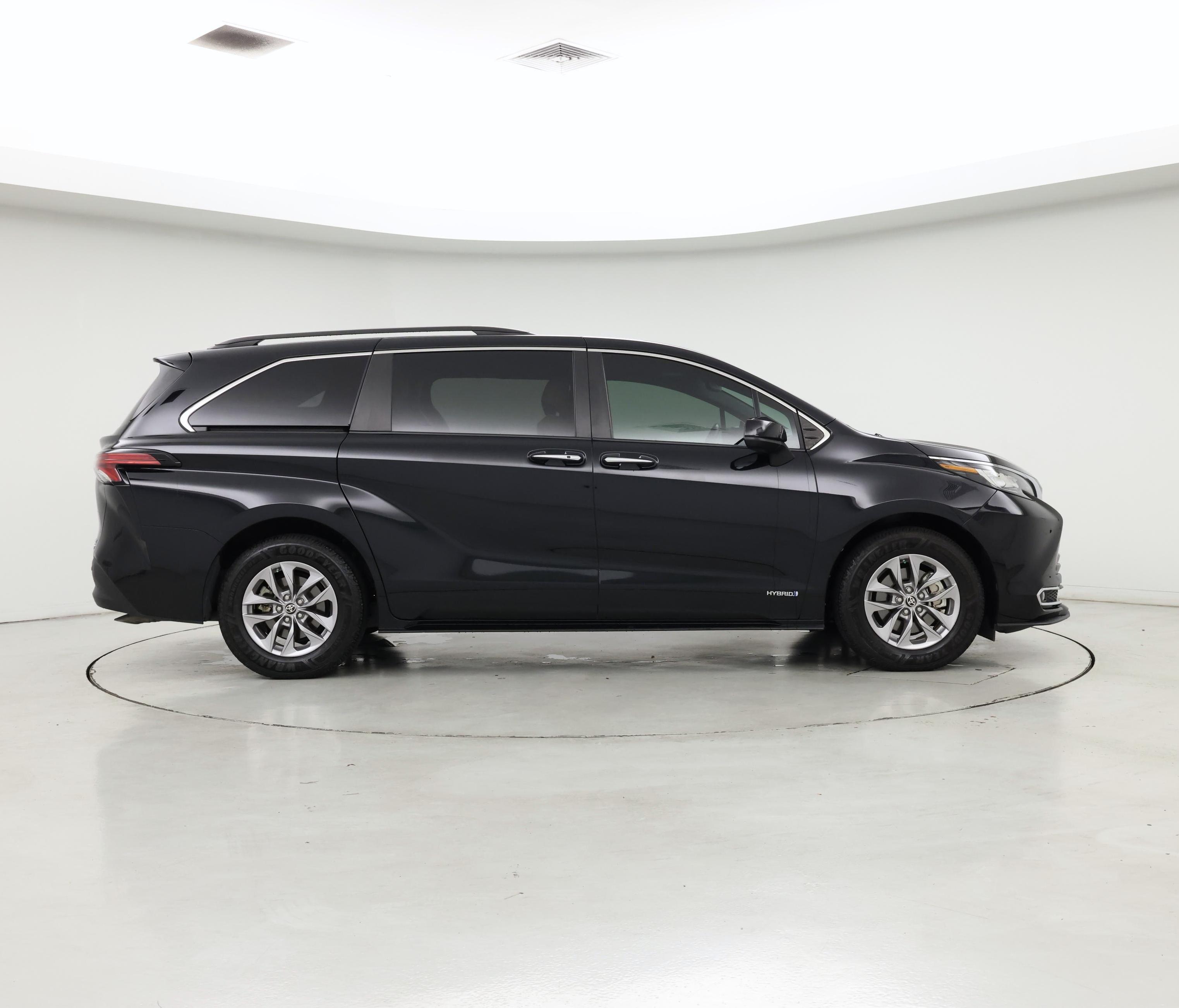 Thumbnail: 2021 Toyota Sienna - 7