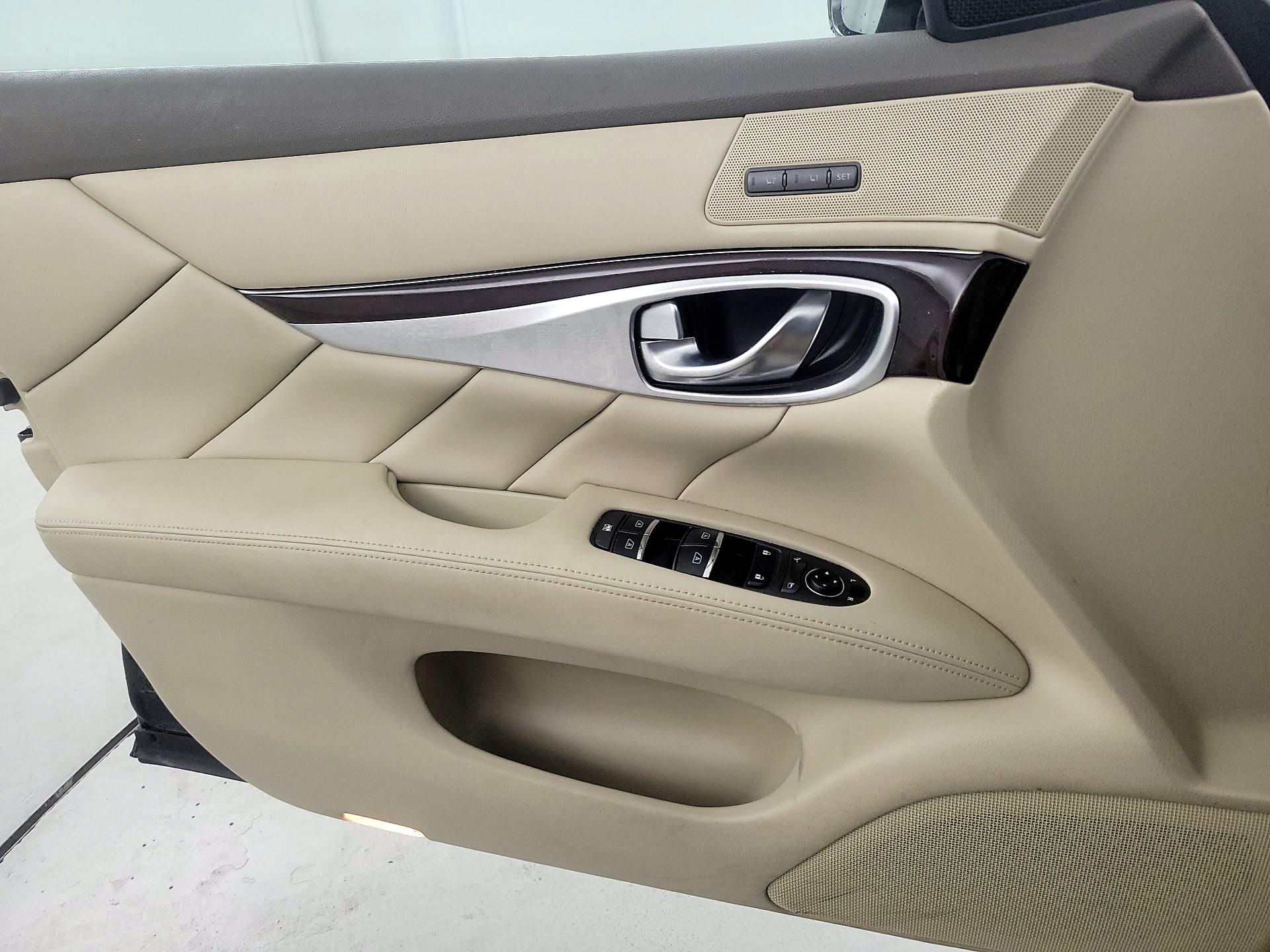 Thumbnail: 2019 INFINITI Q70 - 10