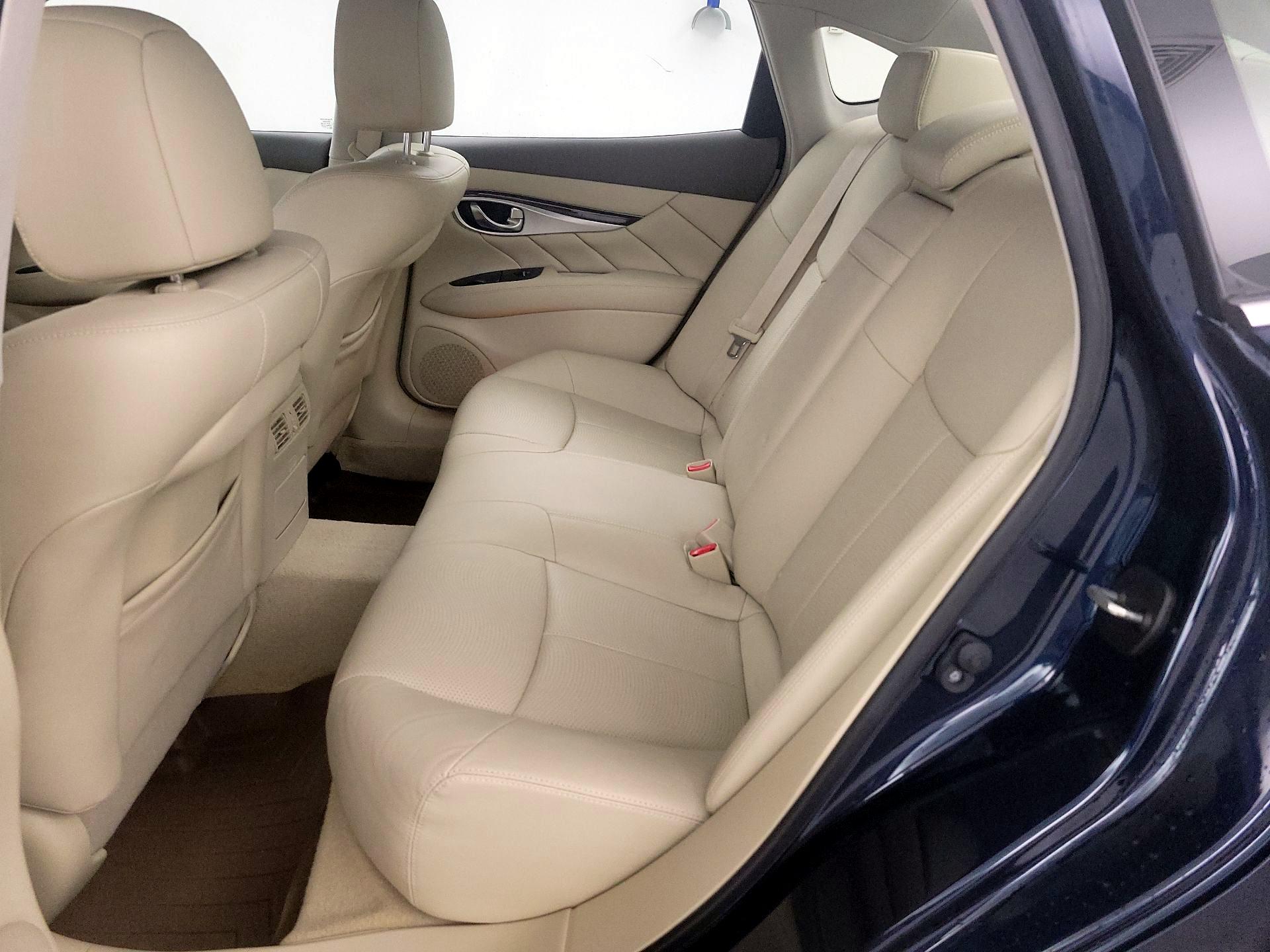 Thumbnail: 2019 INFINITI Q70 - 19