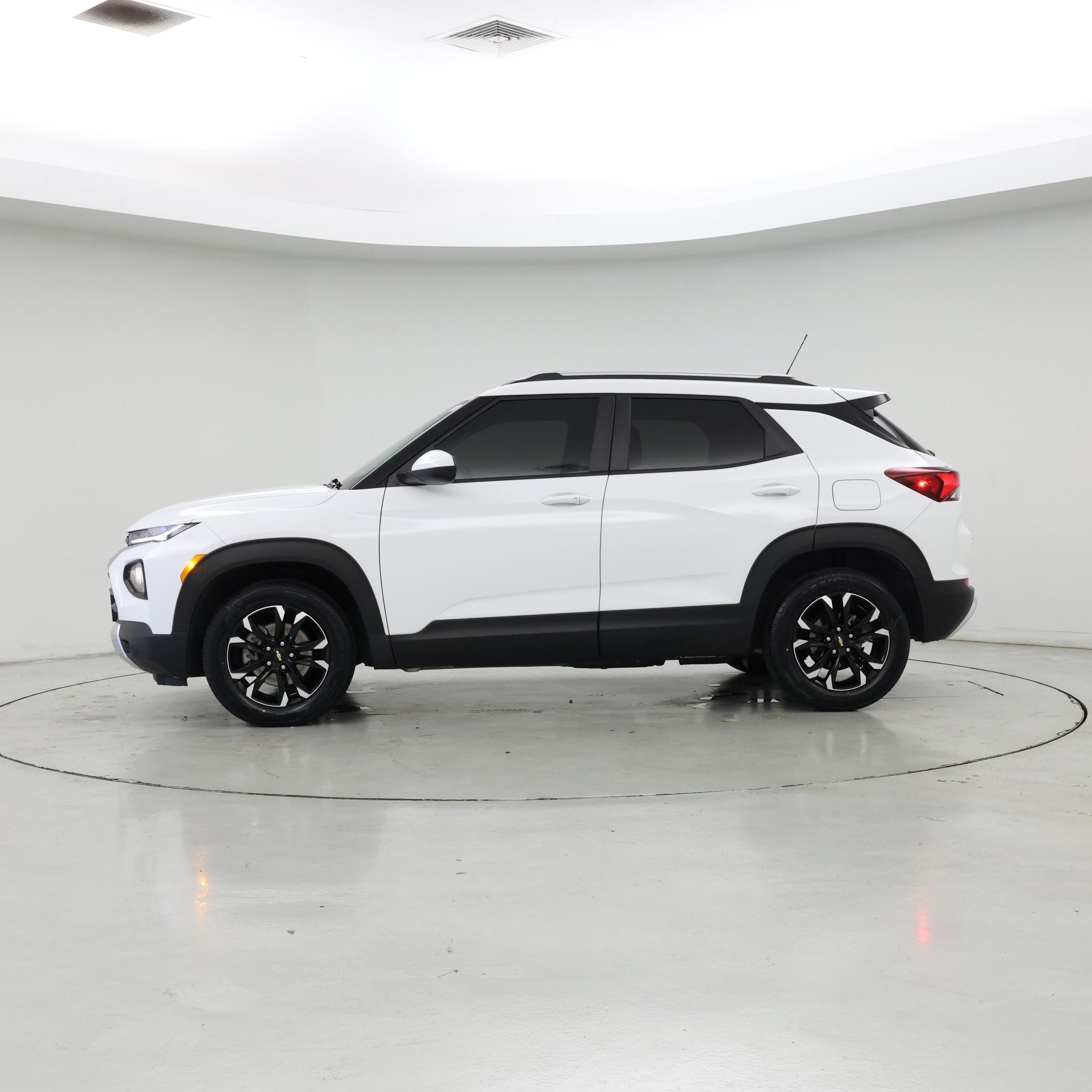 Thumbnail: 2023 Chevrolet TrailBlazer - 3
