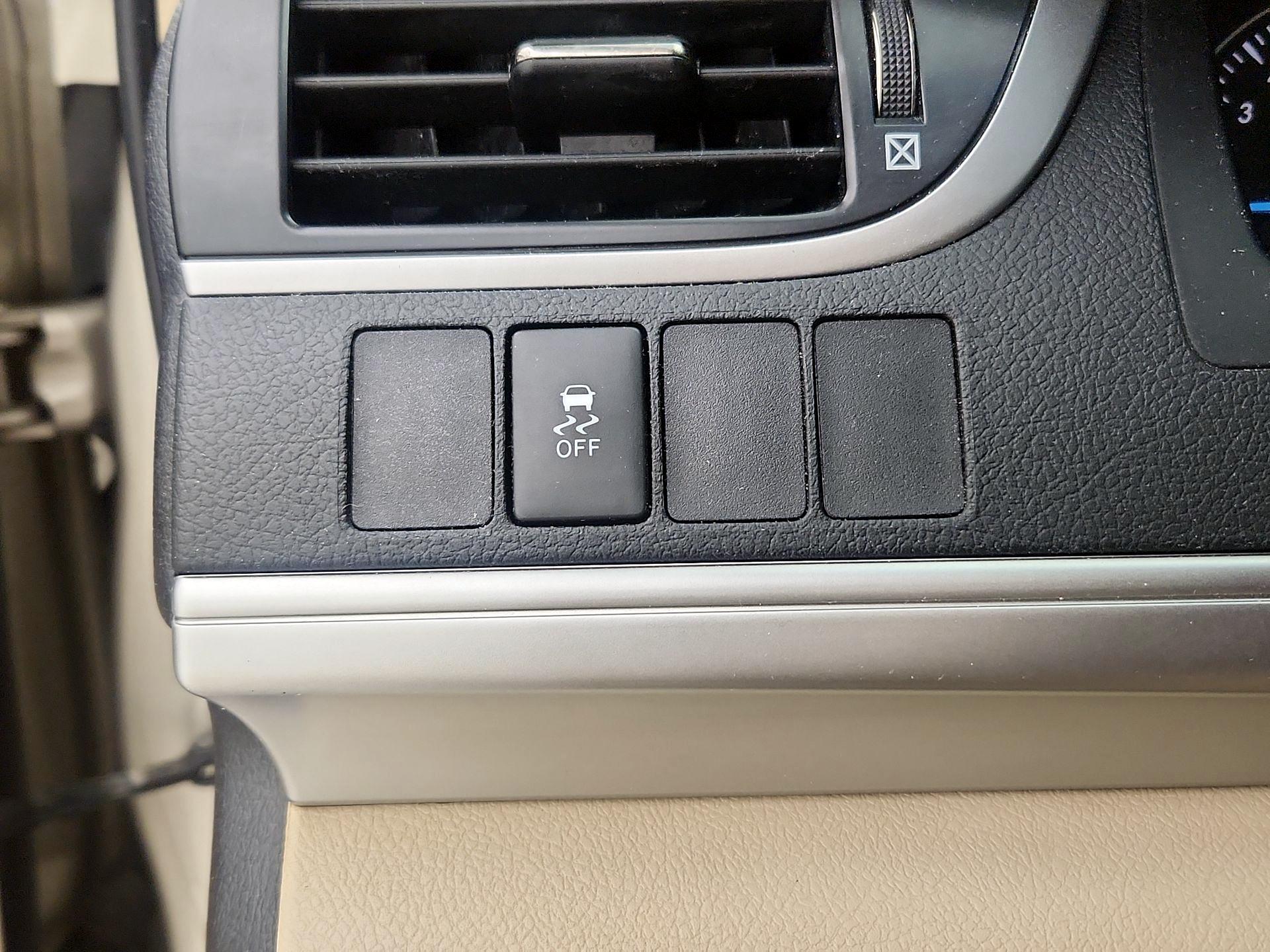 Thumbnail: 2014 Toyota Camry - 13