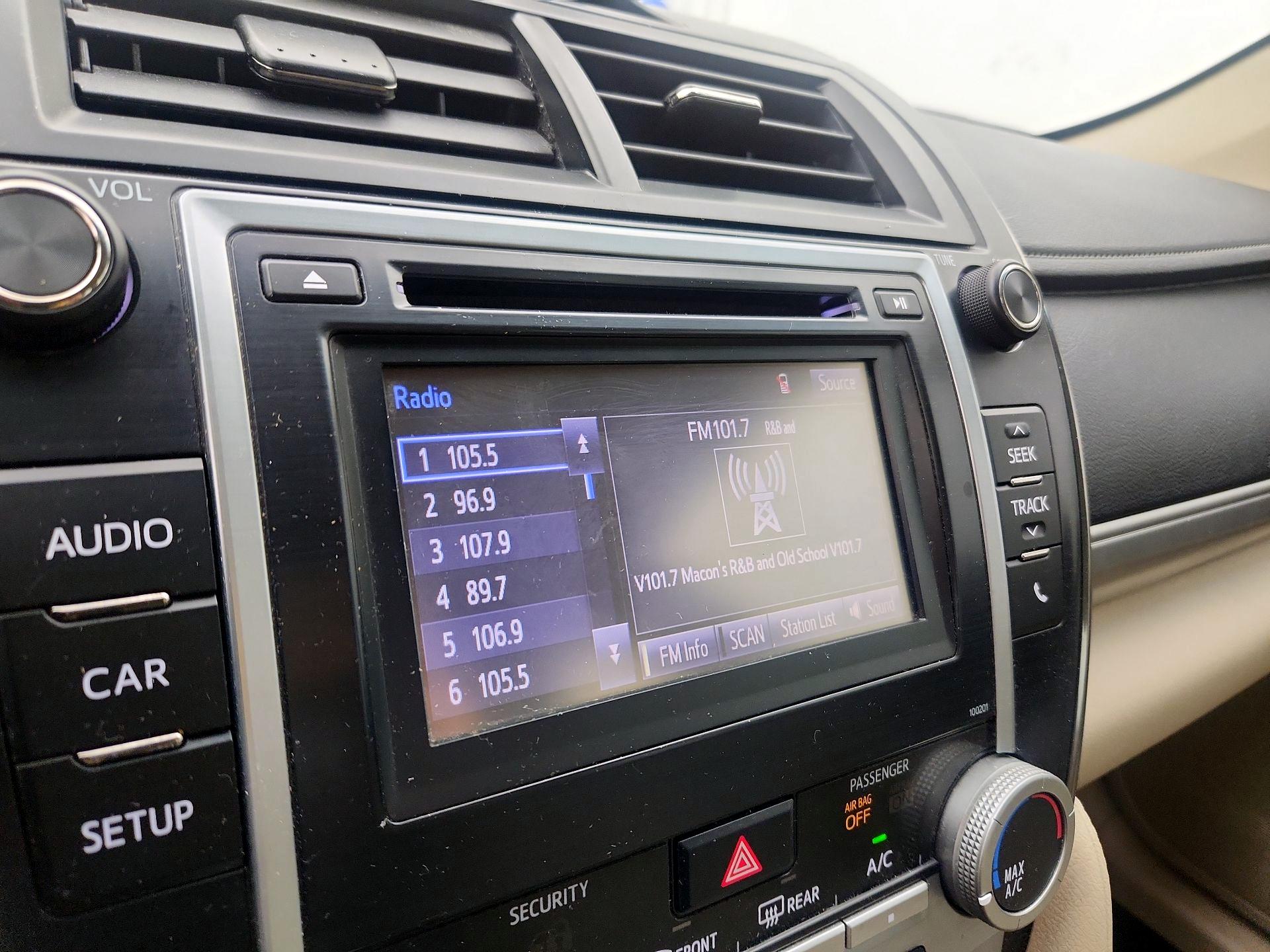 Thumbnail: 2014 Toyota Camry - 15