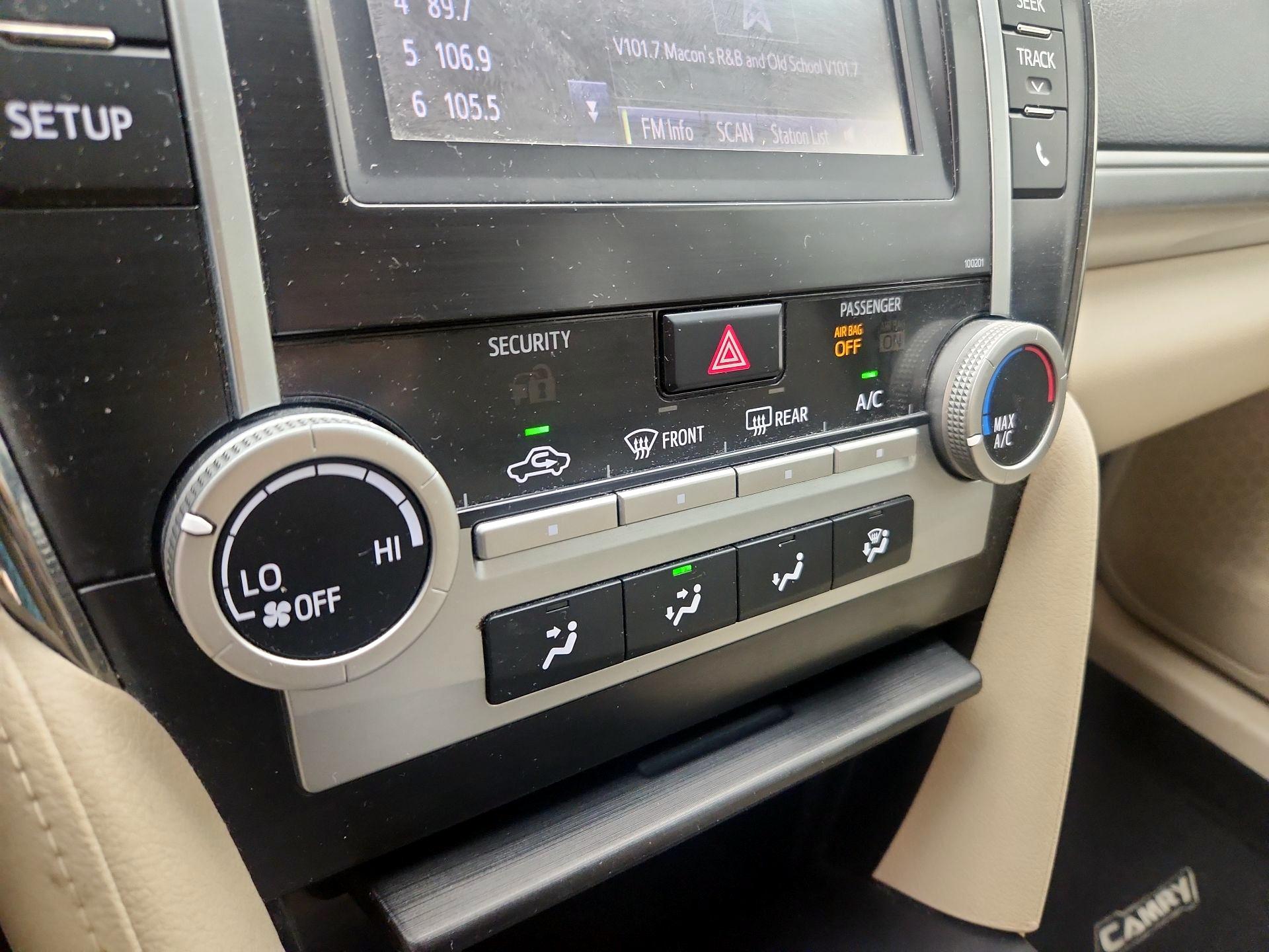 Thumbnail: 2014 Toyota Camry - 16