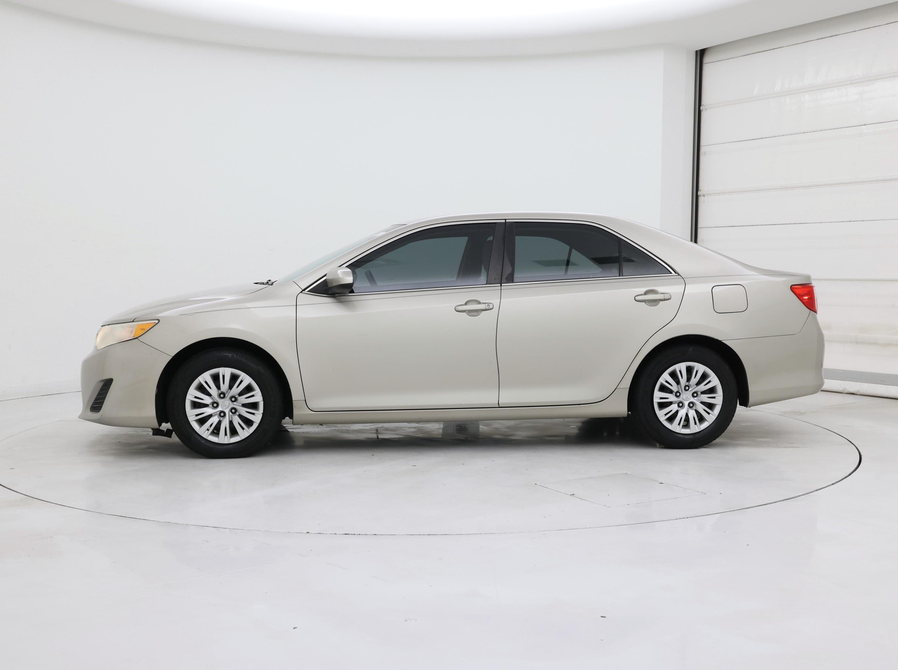 Thumbnail: 2014 Toyota Camry - 3