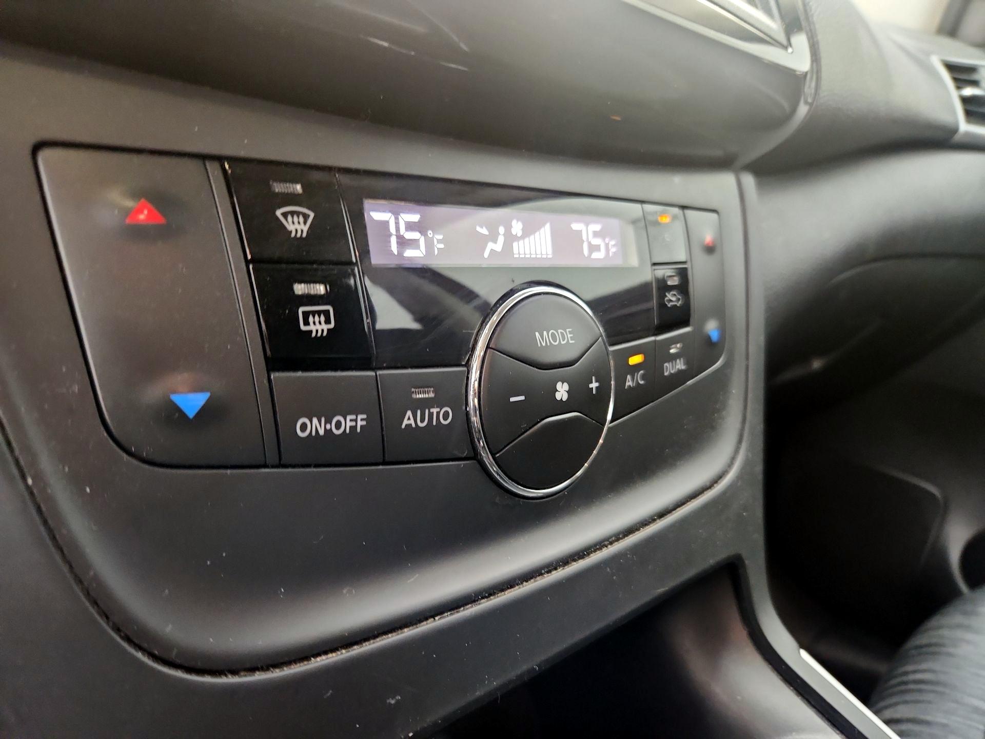 Thumbnail: 2019 Nissan Sentra - 16
