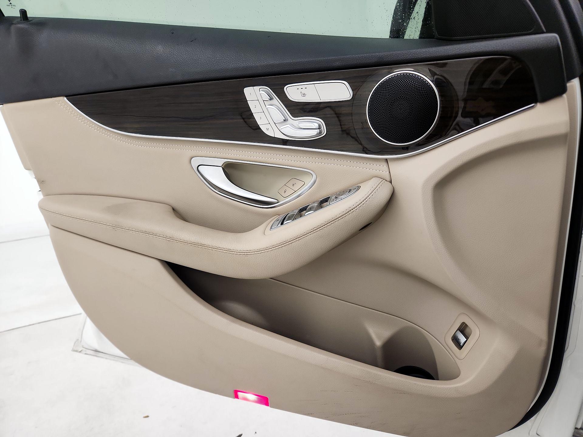 Thumbnail: 2015 Mercedes-Benz C-Class - 12