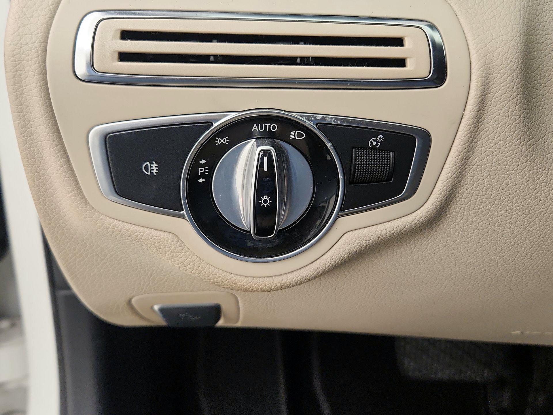 Thumbnail: 2015 Mercedes-Benz C-Class - 13