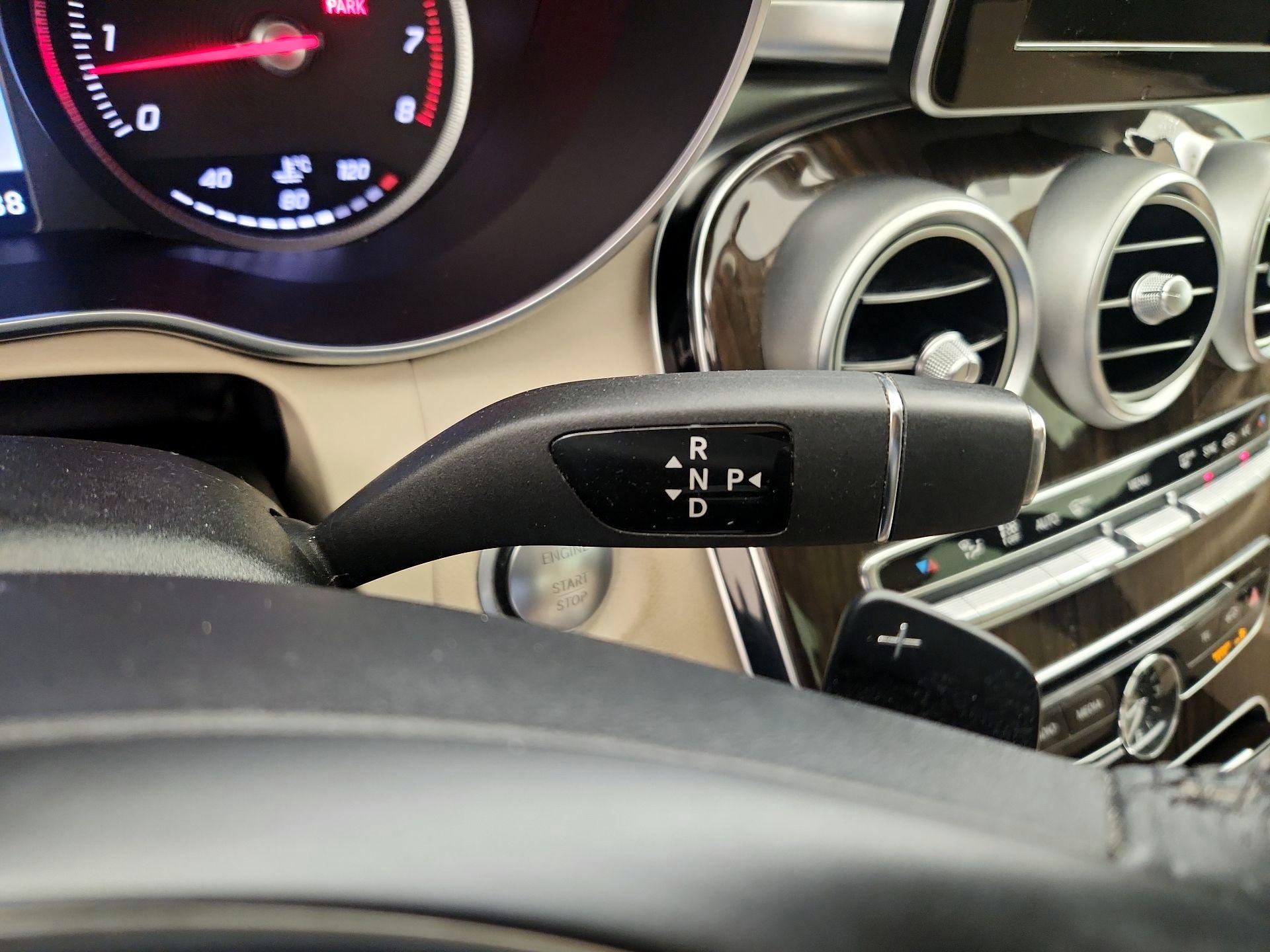 Thumbnail: 2015 Mercedes-Benz C-Class - 17