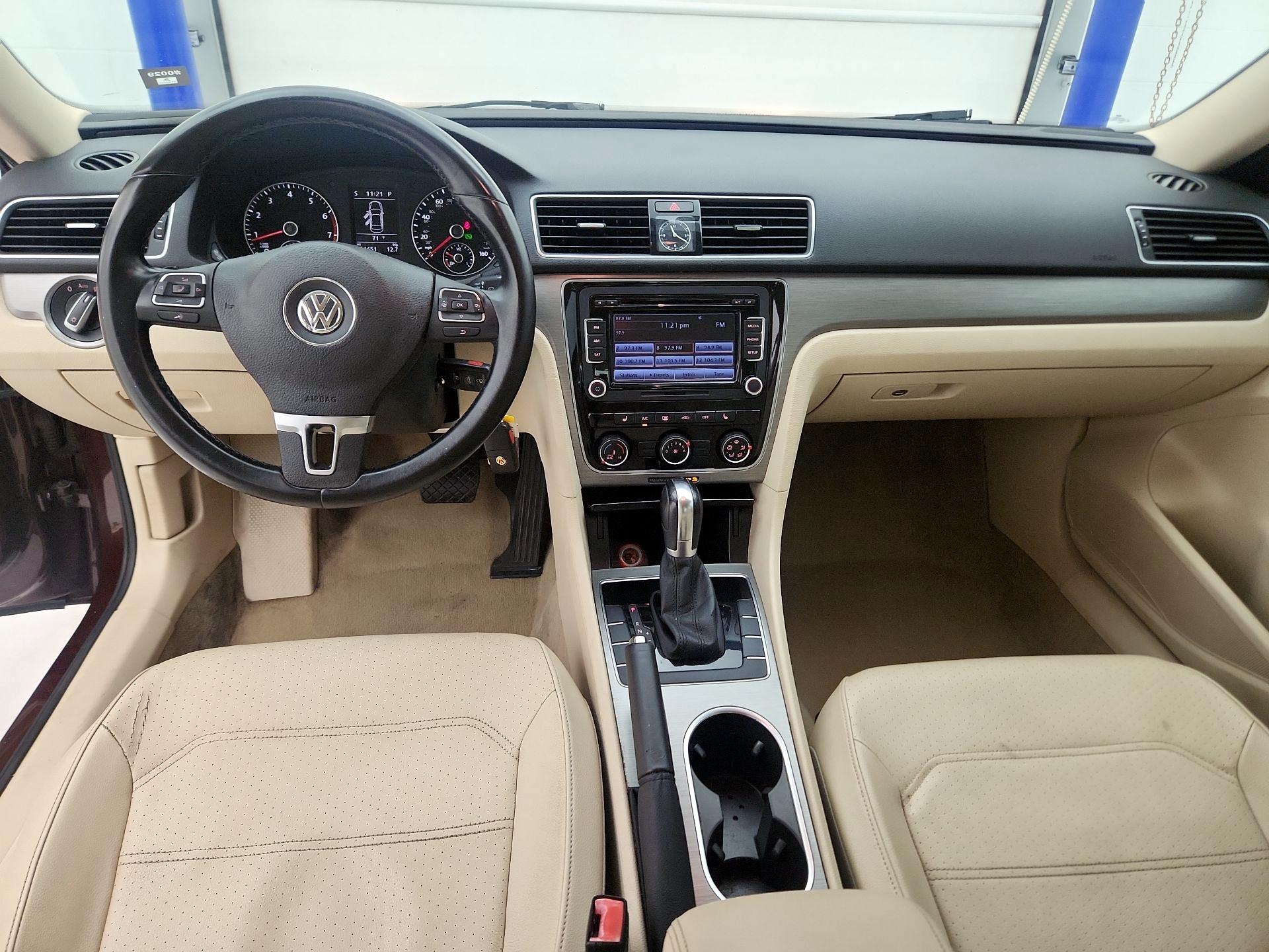 Thumbnail: 2014 Volkswagen Passat - 9