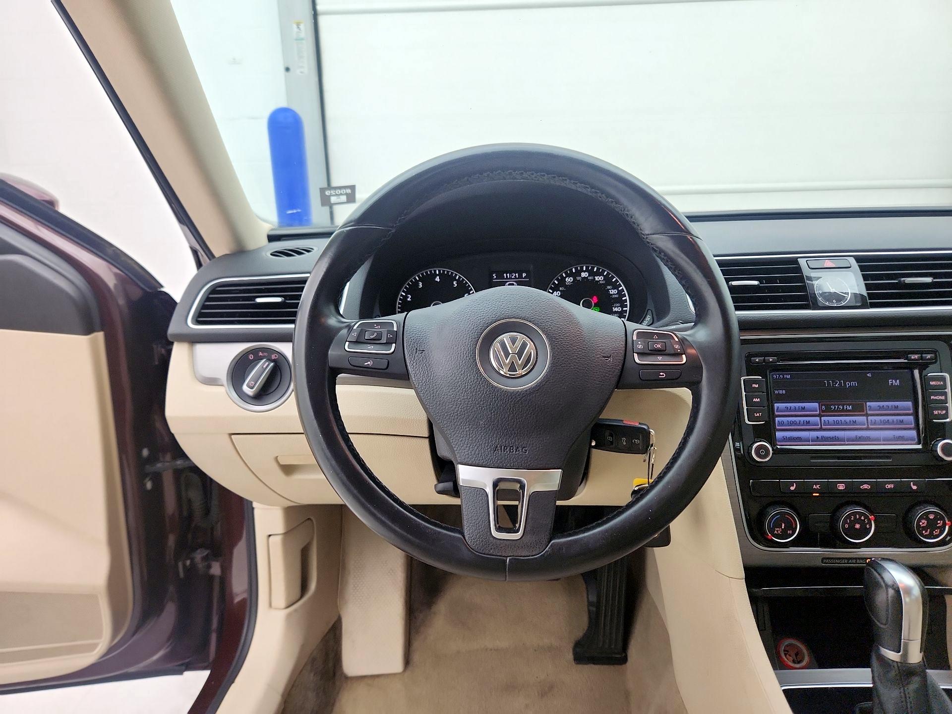 Thumbnail: 2014 Volkswagen Passat - 10