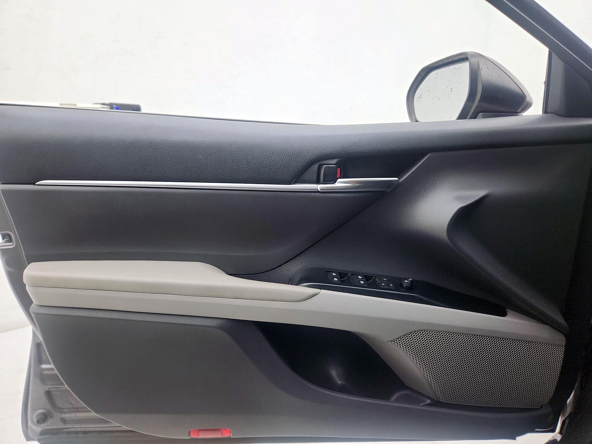 Thumbnail: 2020 Toyota Camry - 12