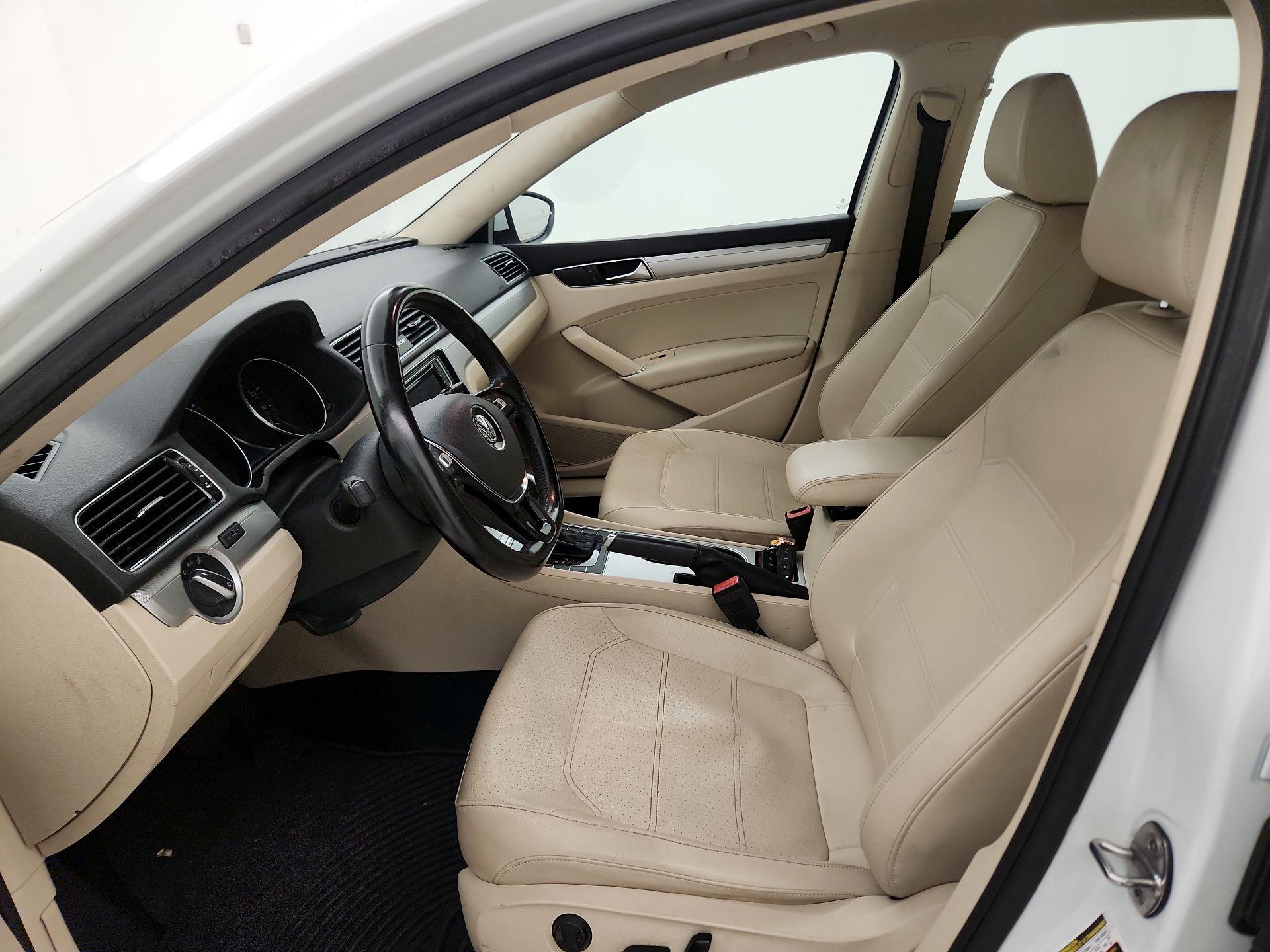 Thumbnail: 2019 Volkswagen Passat - 11