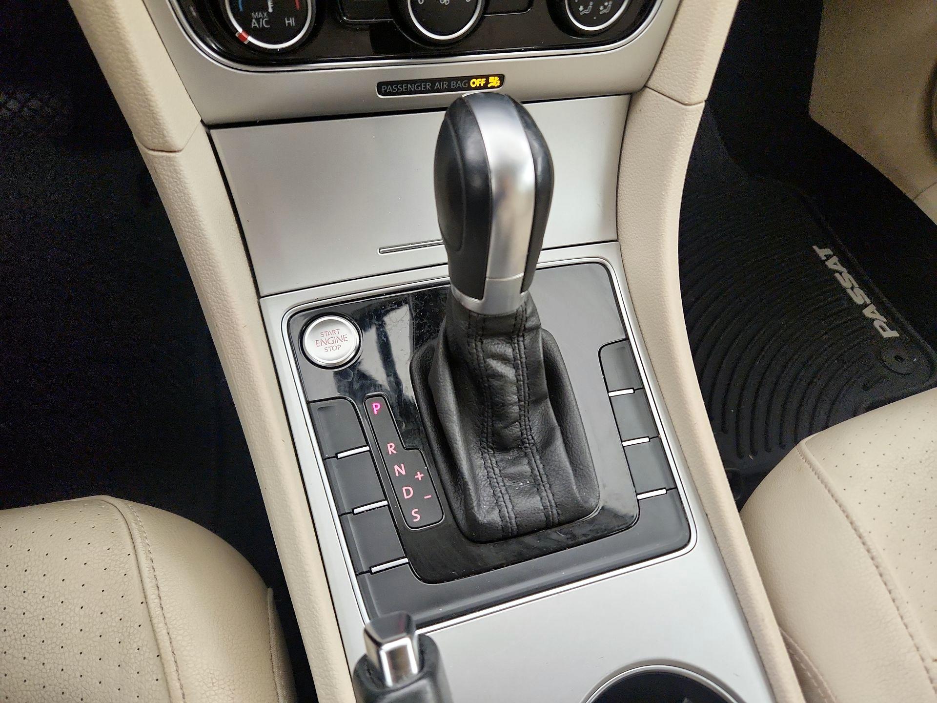 Thumbnail: 2019 Volkswagen Passat - 17