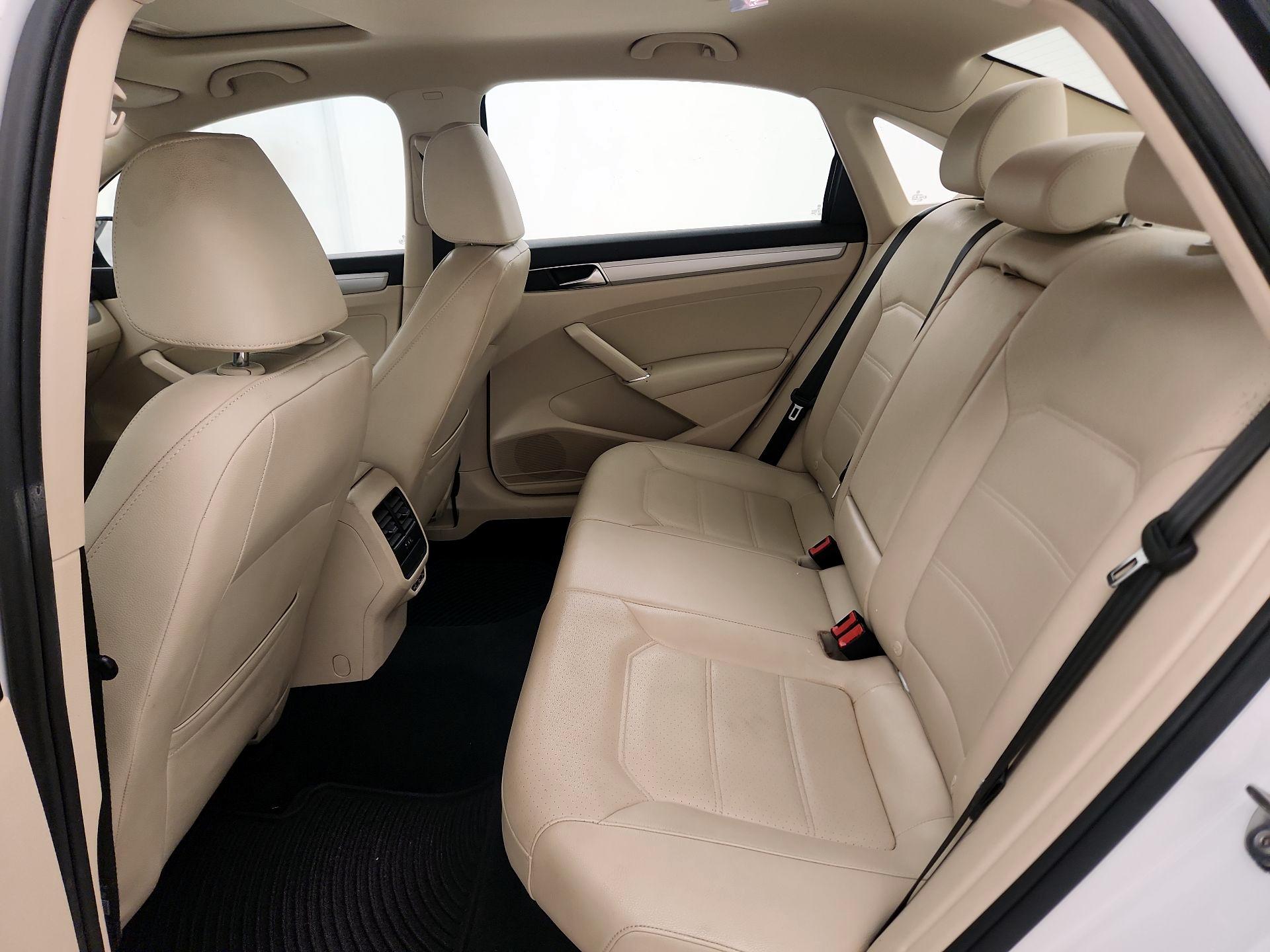 Thumbnail: 2019 Volkswagen Passat - 19