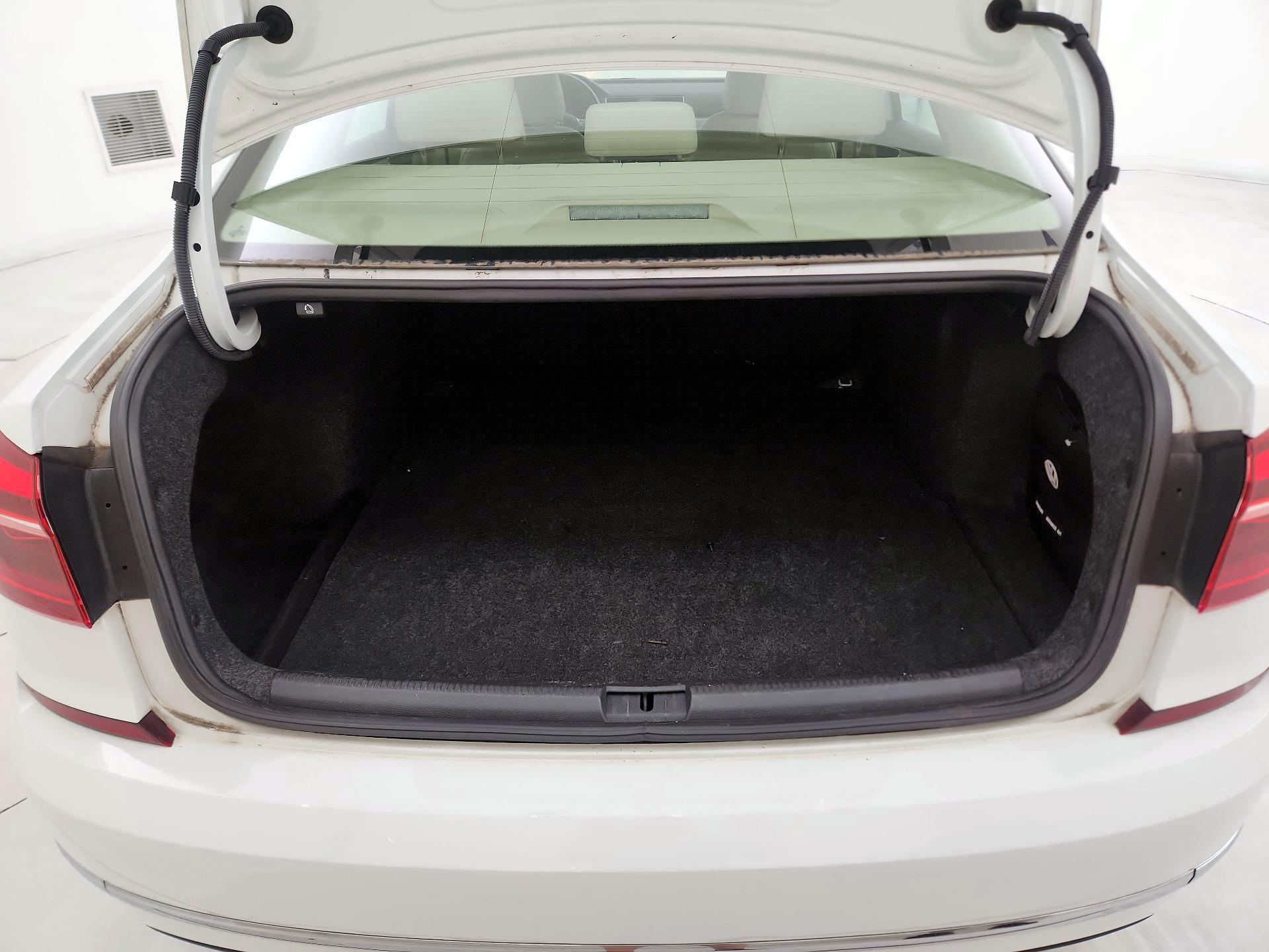 Thumbnail: 2019 Volkswagen Passat - 20