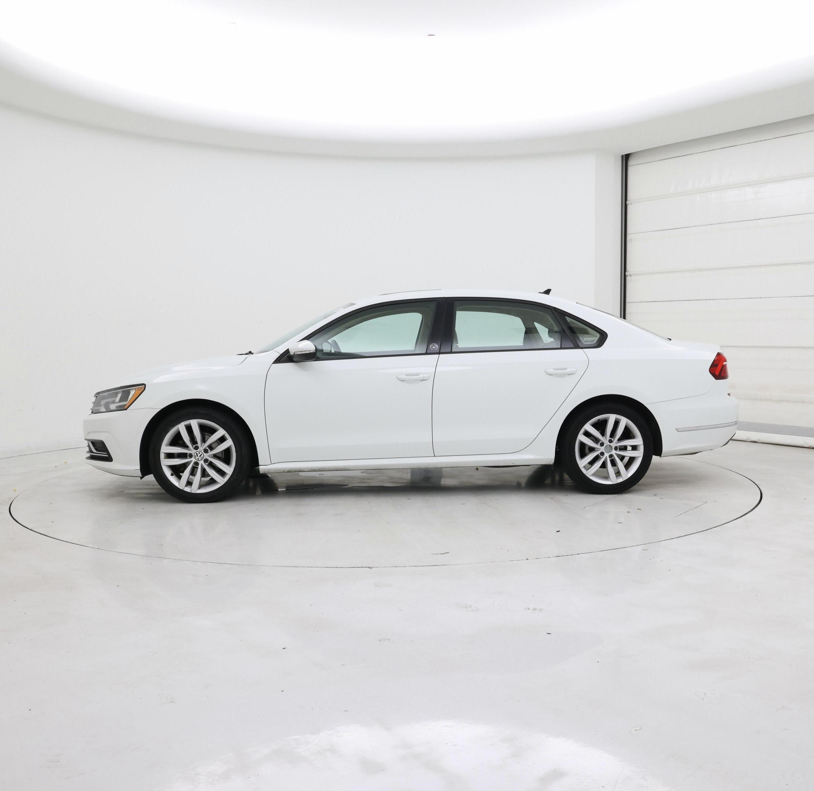 Thumbnail: 2019 Volkswagen Passat - 3