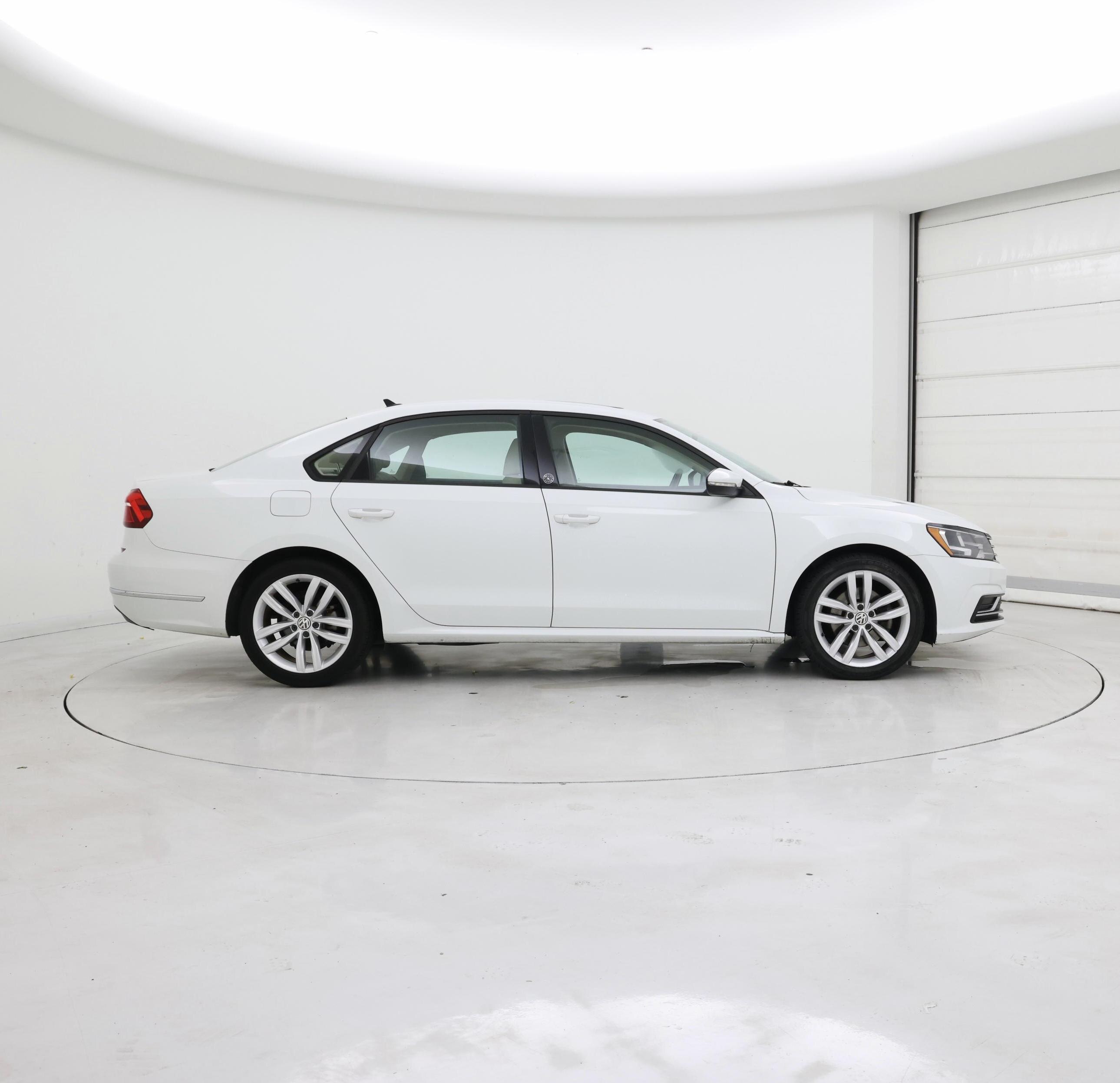 Thumbnail: 2019 Volkswagen Passat - 7