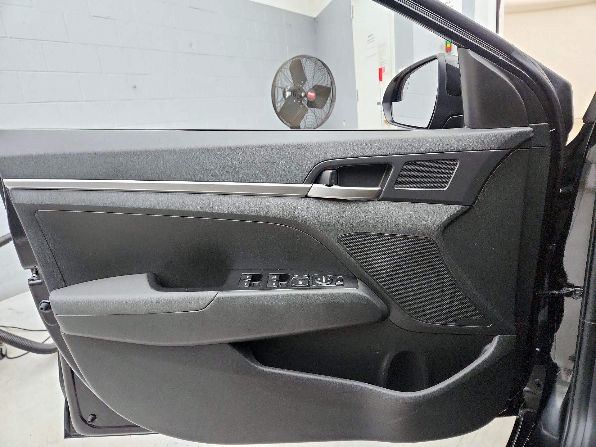 Thumbnail: 2020 Hyundai Elantra - 12
