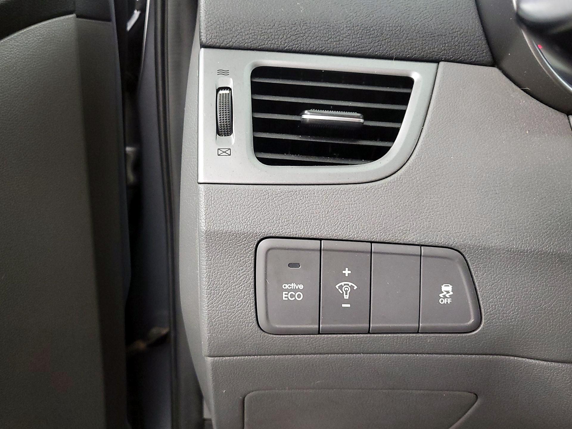 Thumbnail: 2016 Hyundai Elantra - 11
