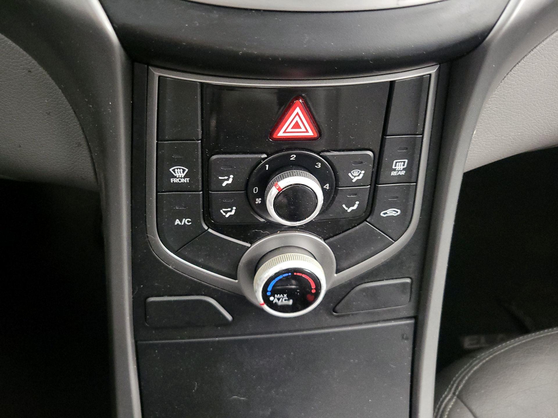 Thumbnail: 2016 Hyundai Elantra - 13