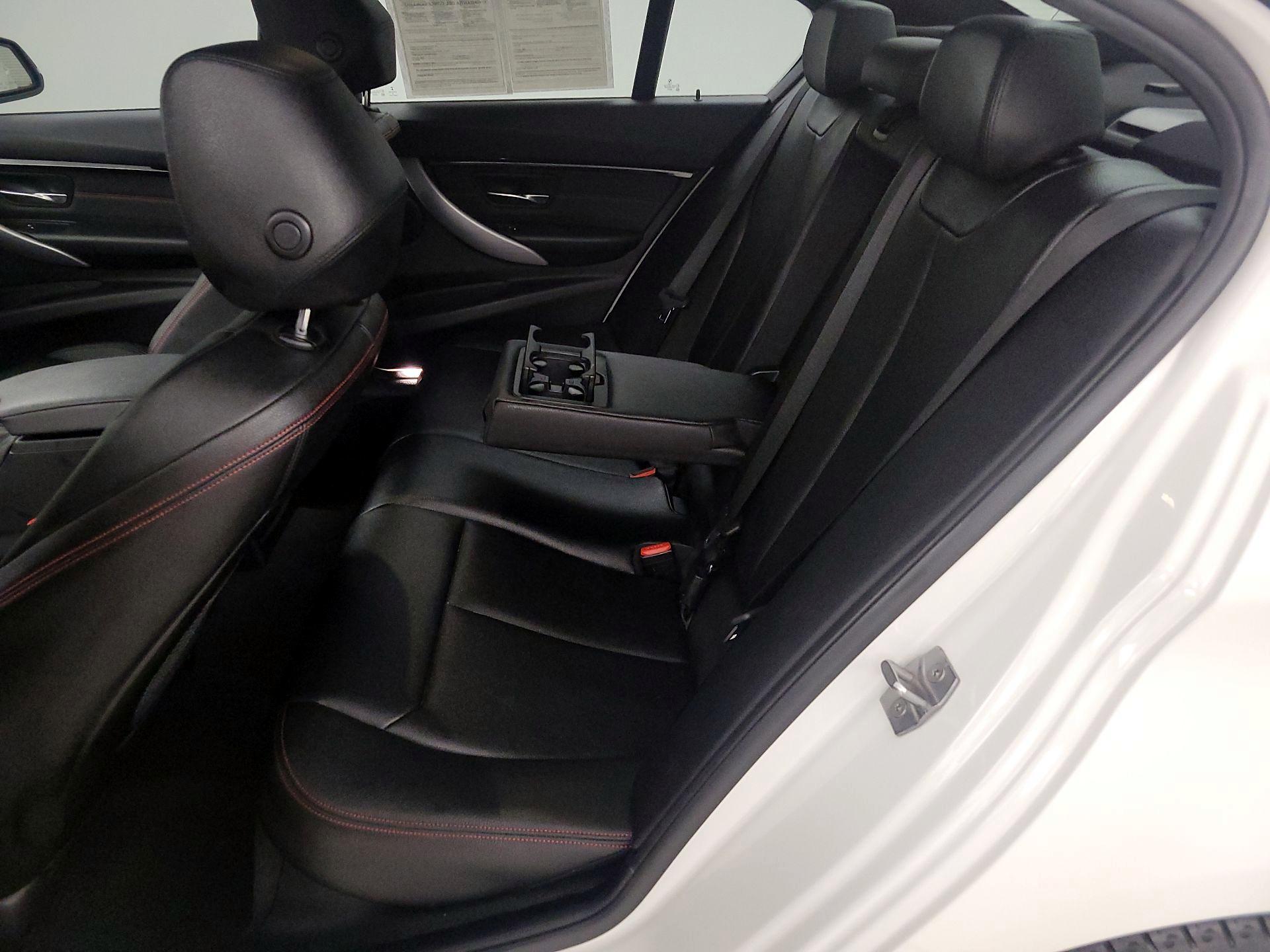 Thumbnail: 2016 BMW 3 Series - 16