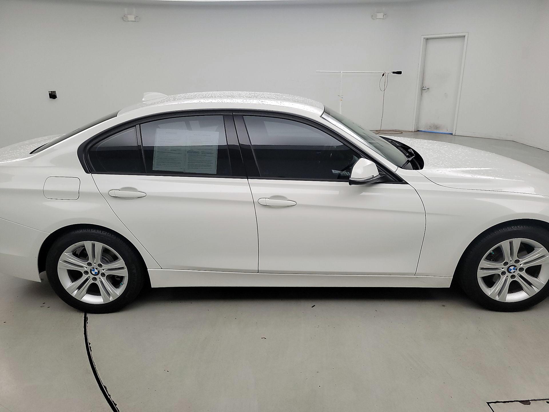 Thumbnail: 2016 BMW 3 Series - 4