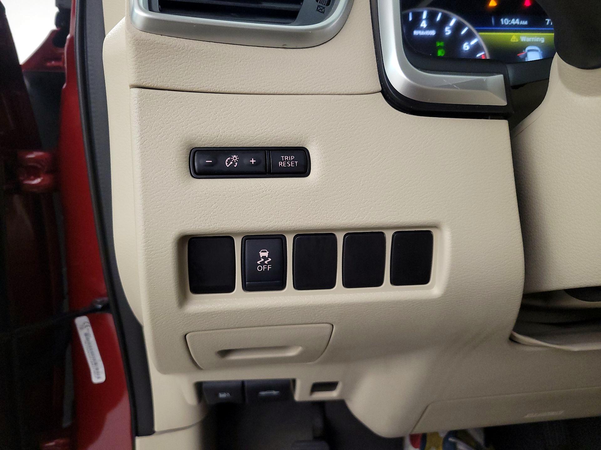 Thumbnail: 2016 Nissan Murano - 11