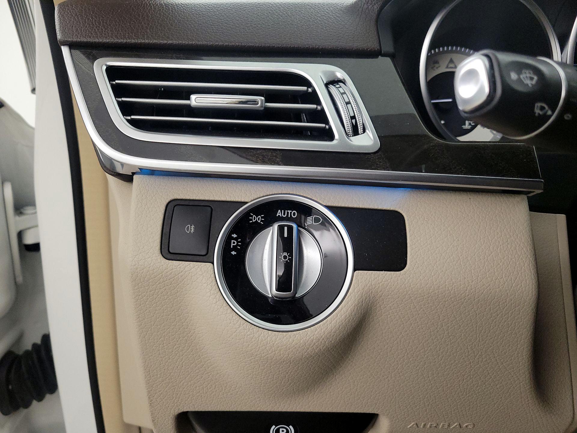 Thumbnail: 2016 Mercedes-Benz E-Class - 11