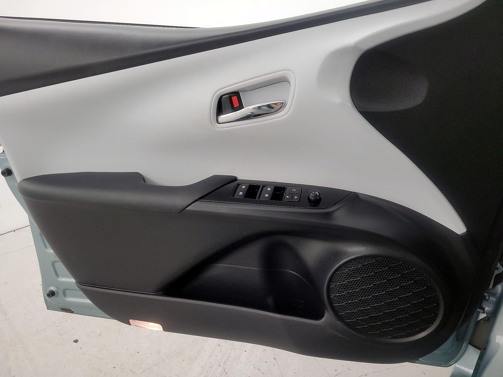 Thumbnail: 2018 Toyota Prius - 12
