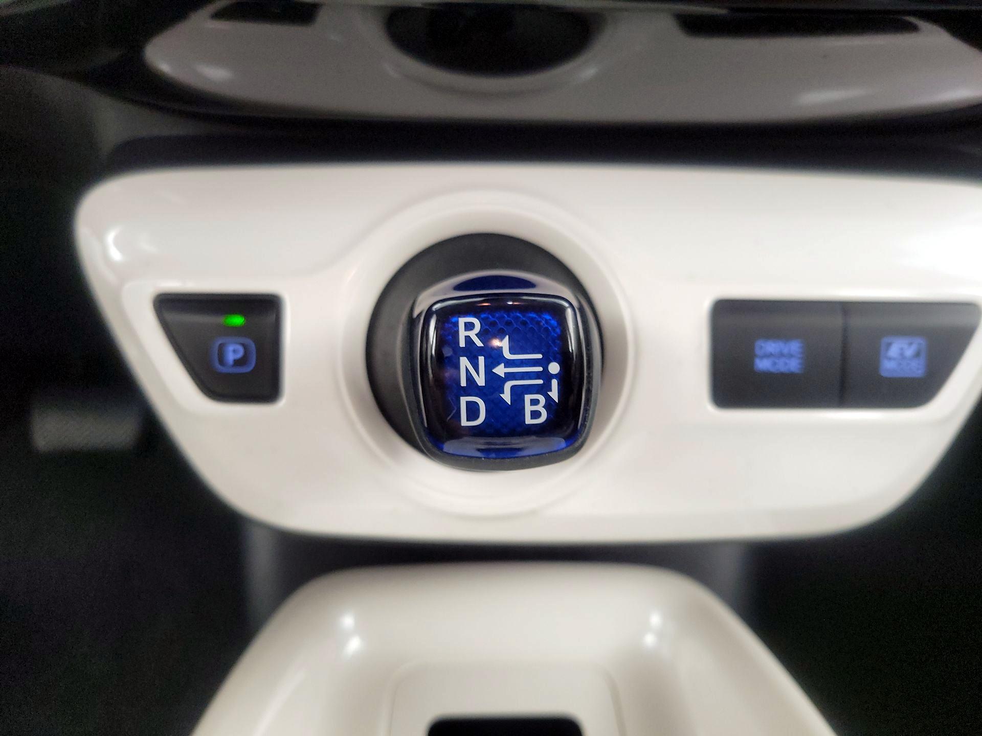 Thumbnail: 2018 Toyota Prius - 17