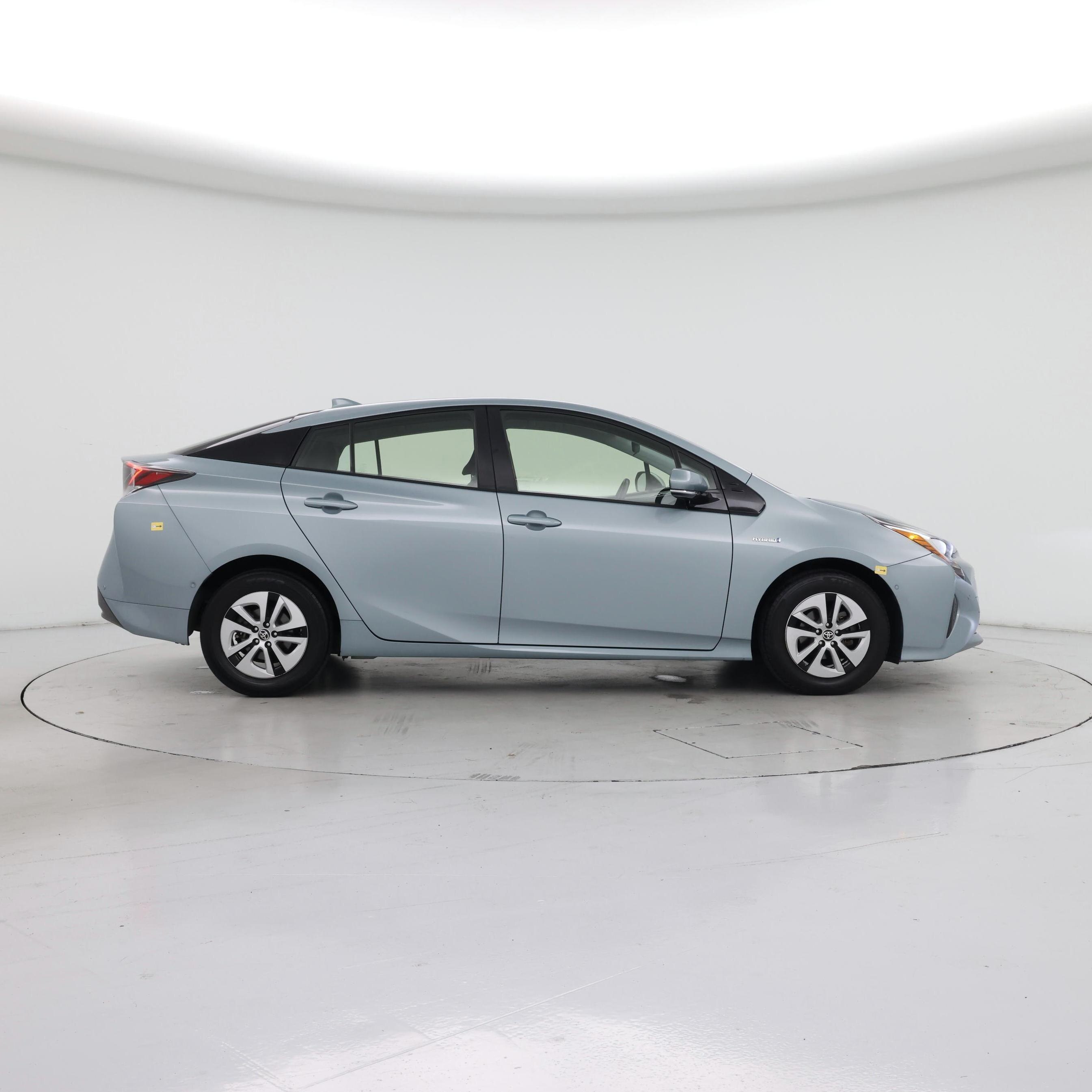 Thumbnail: 2018 Toyota Prius - 7