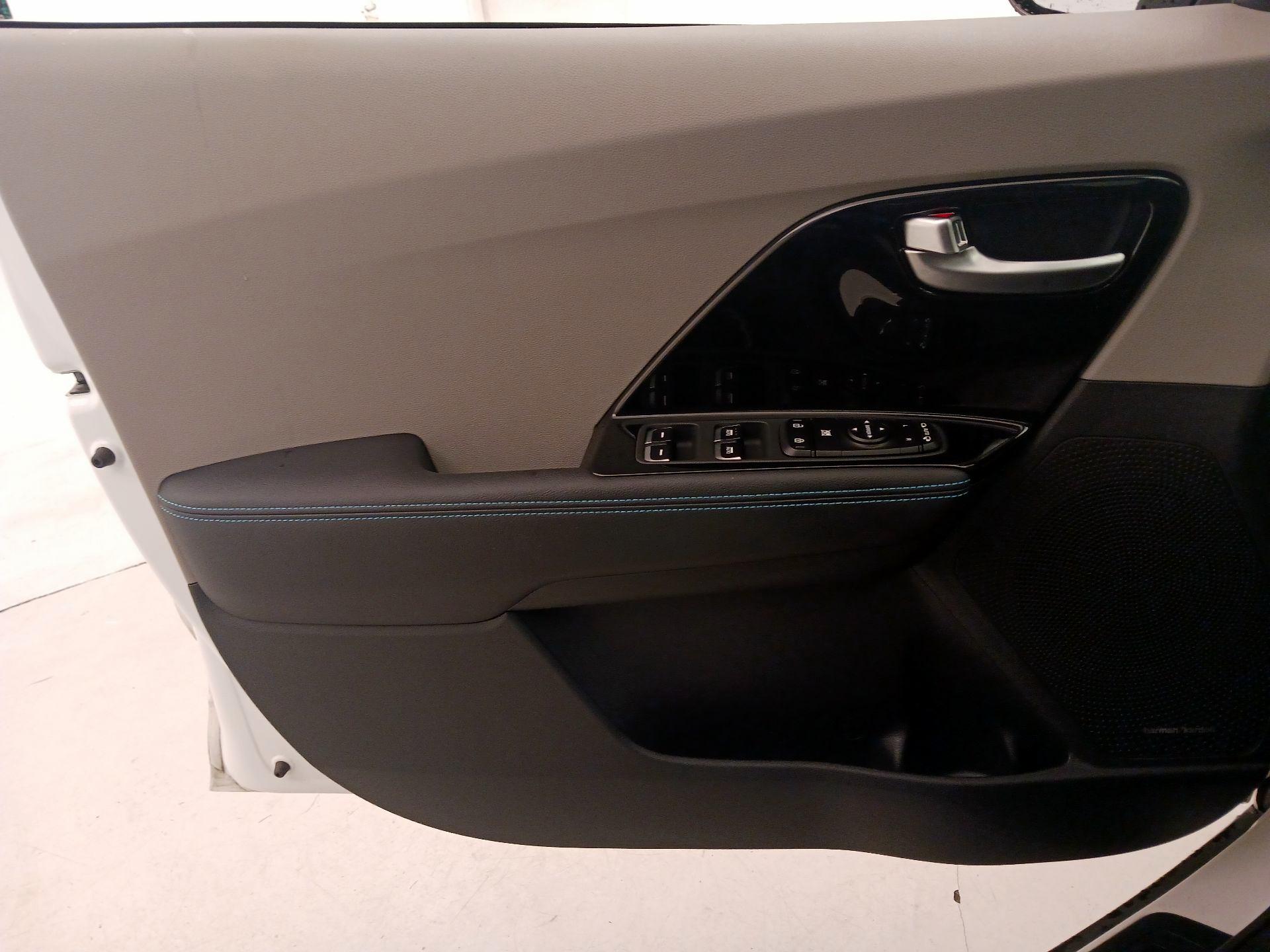 Thumbnail: 2022 Kia Niro - 12