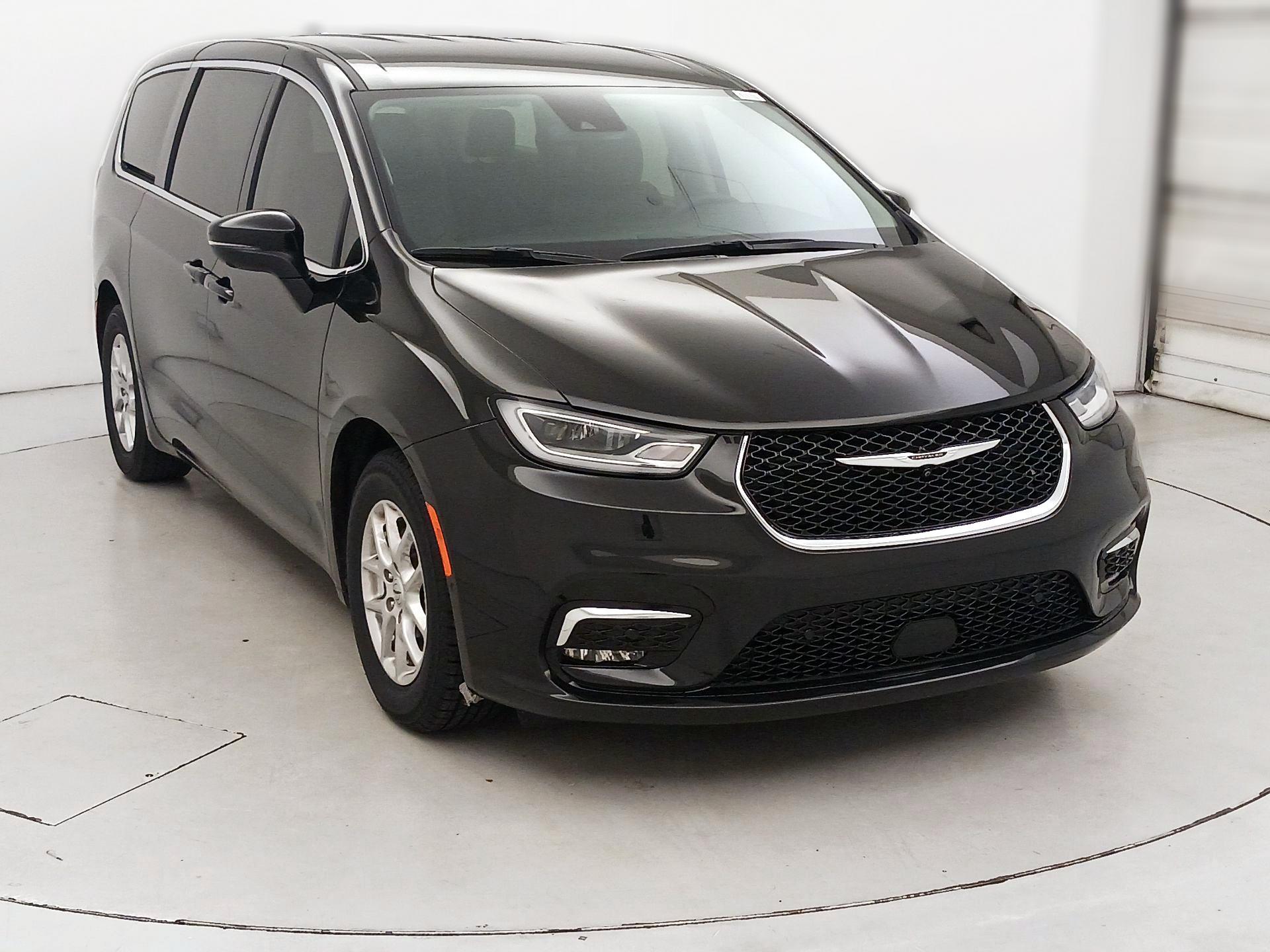 Thumbnail: 2023 Chrysler Pacifica - 1