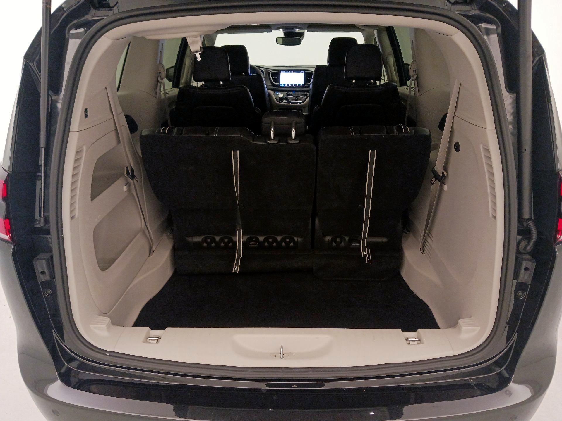 Thumbnail: 2023 Chrysler Pacifica - 19