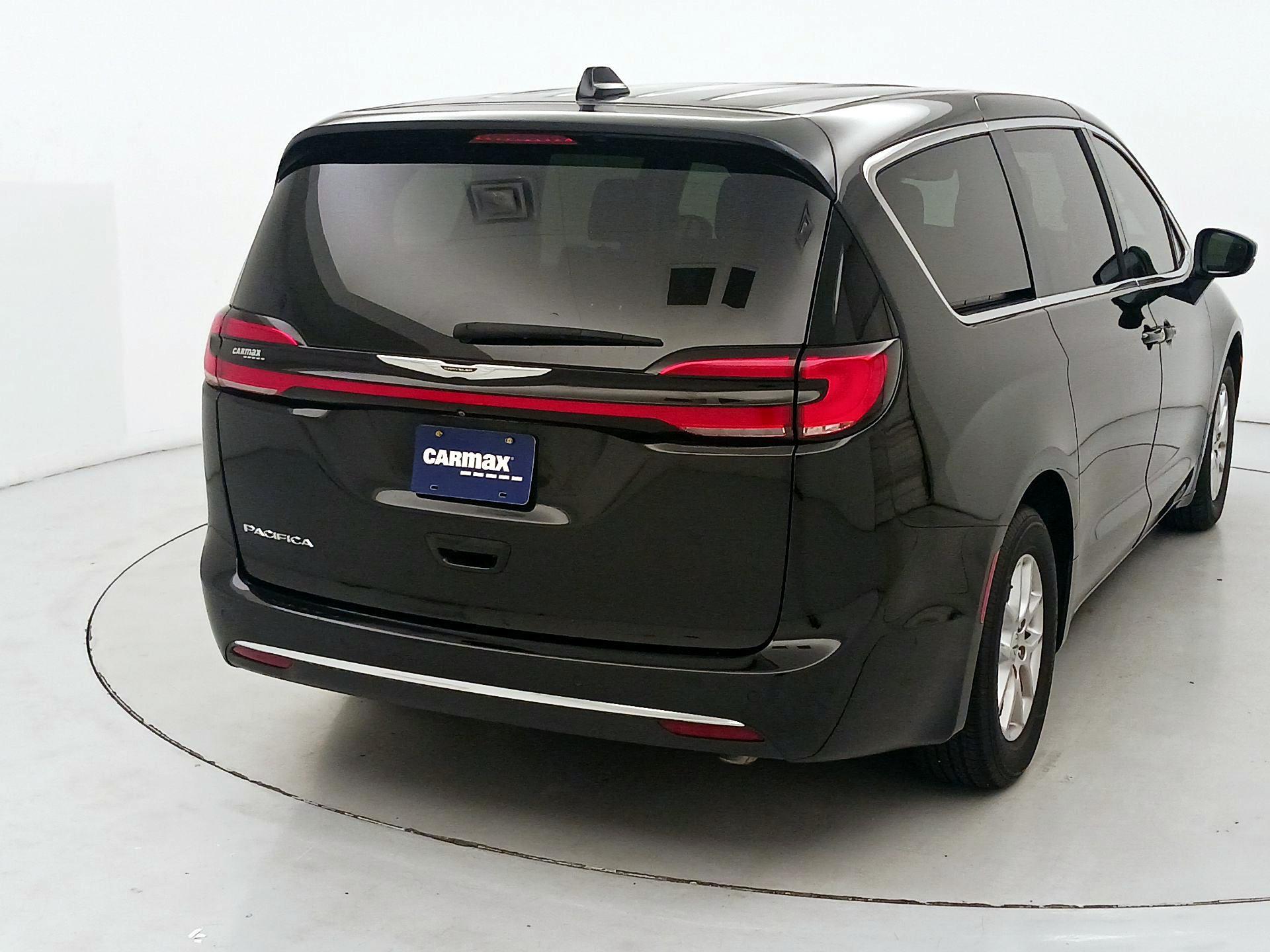 Thumbnail: 2023 Chrysler Pacifica - 5