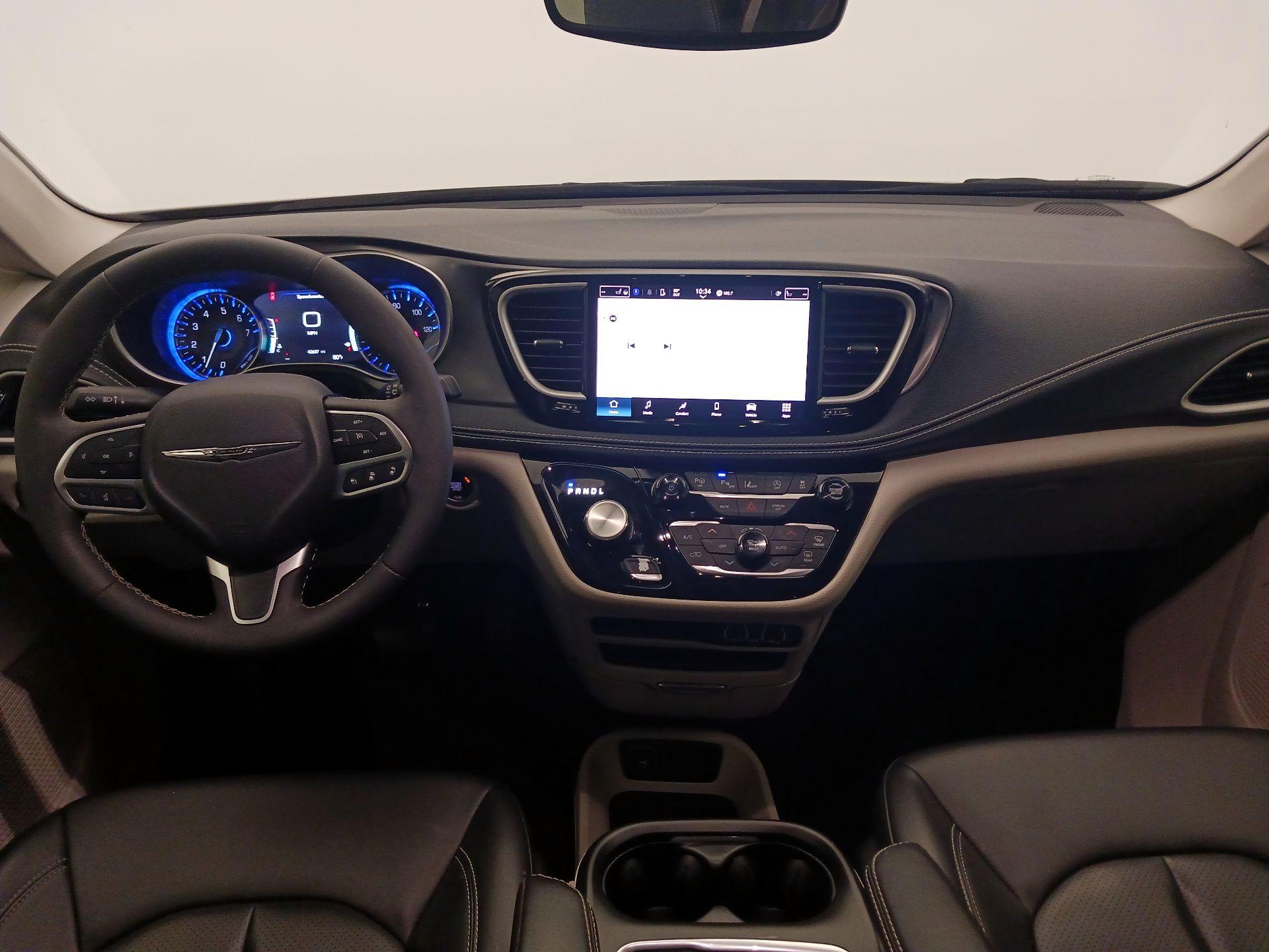 Thumbnail: 2023 Chrysler Pacifica - 8