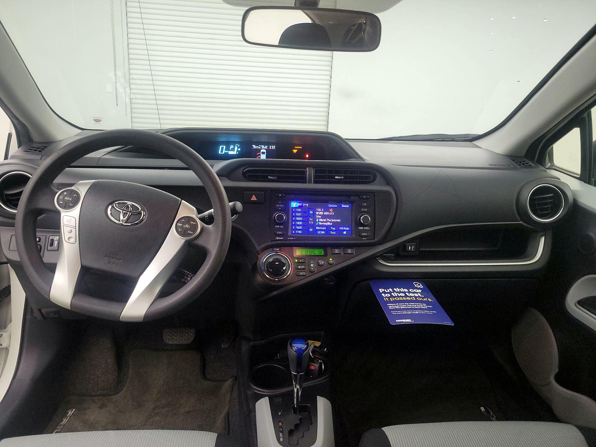 Thumbnail: 2014 Toyota Prius c - 9