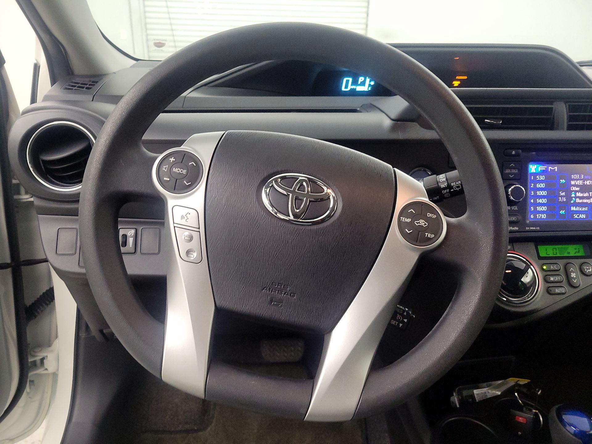 Thumbnail: 2014 Toyota Prius c - 10