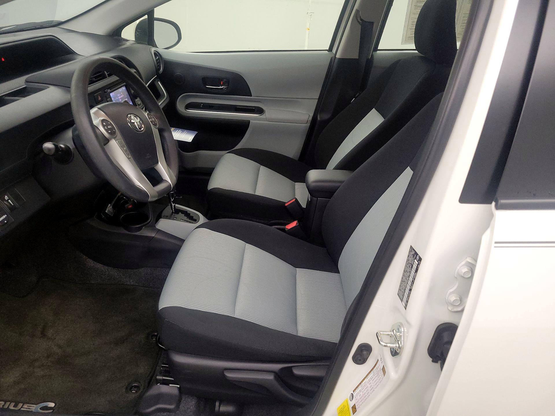 Thumbnail: 2014 Toyota Prius c - 11