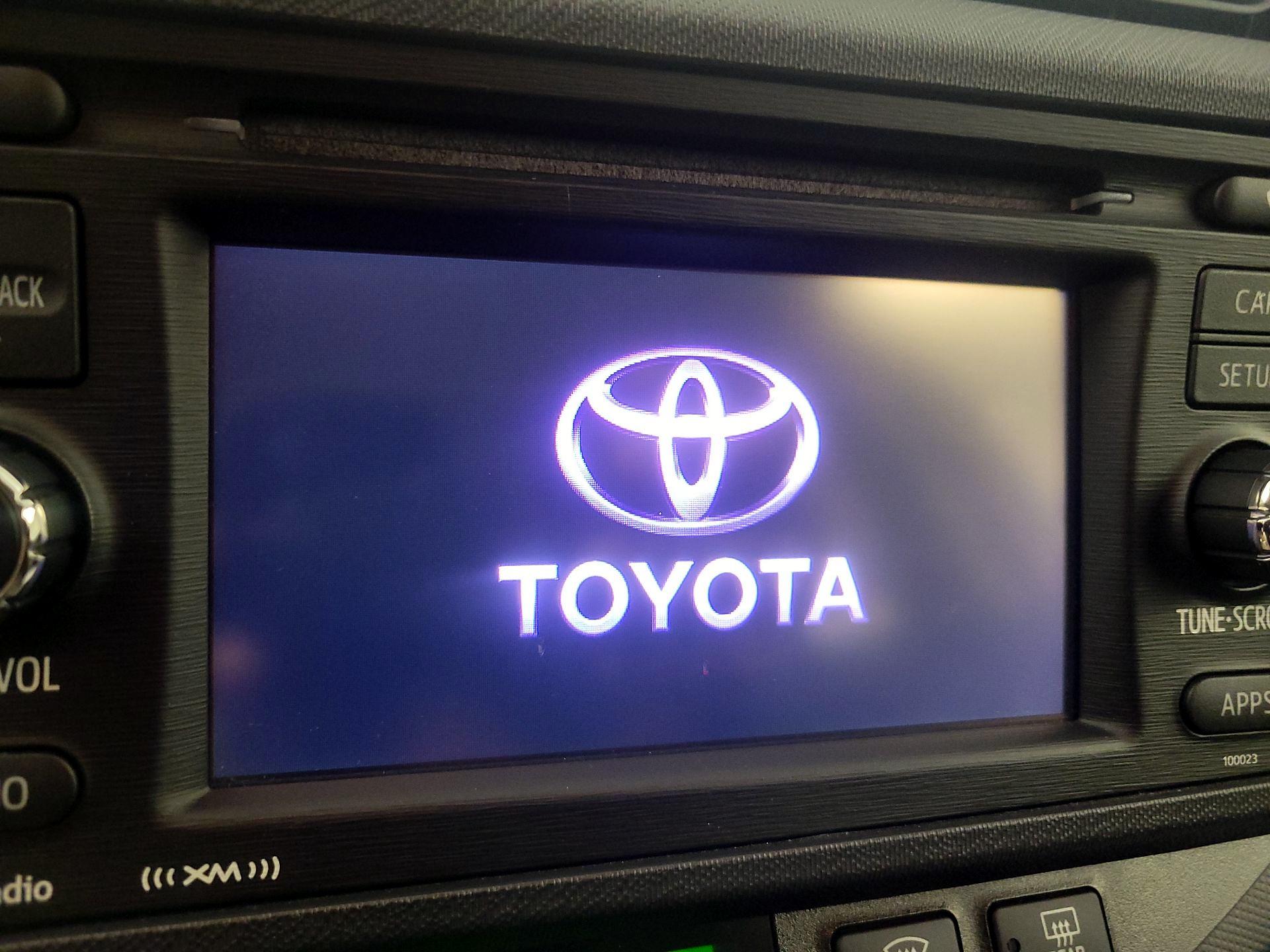 Thumbnail: 2014 Toyota Prius c - 14