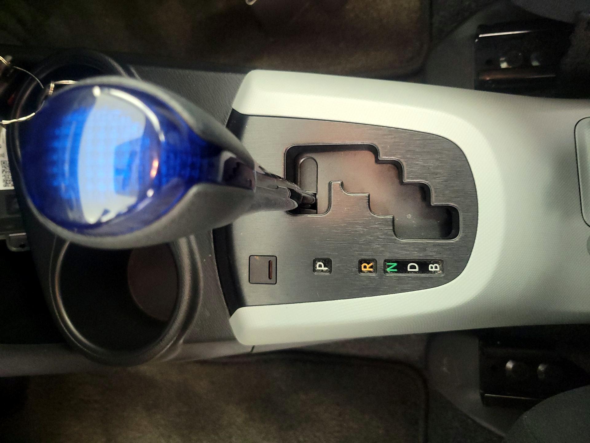Thumbnail: 2014 Toyota Prius c - 16