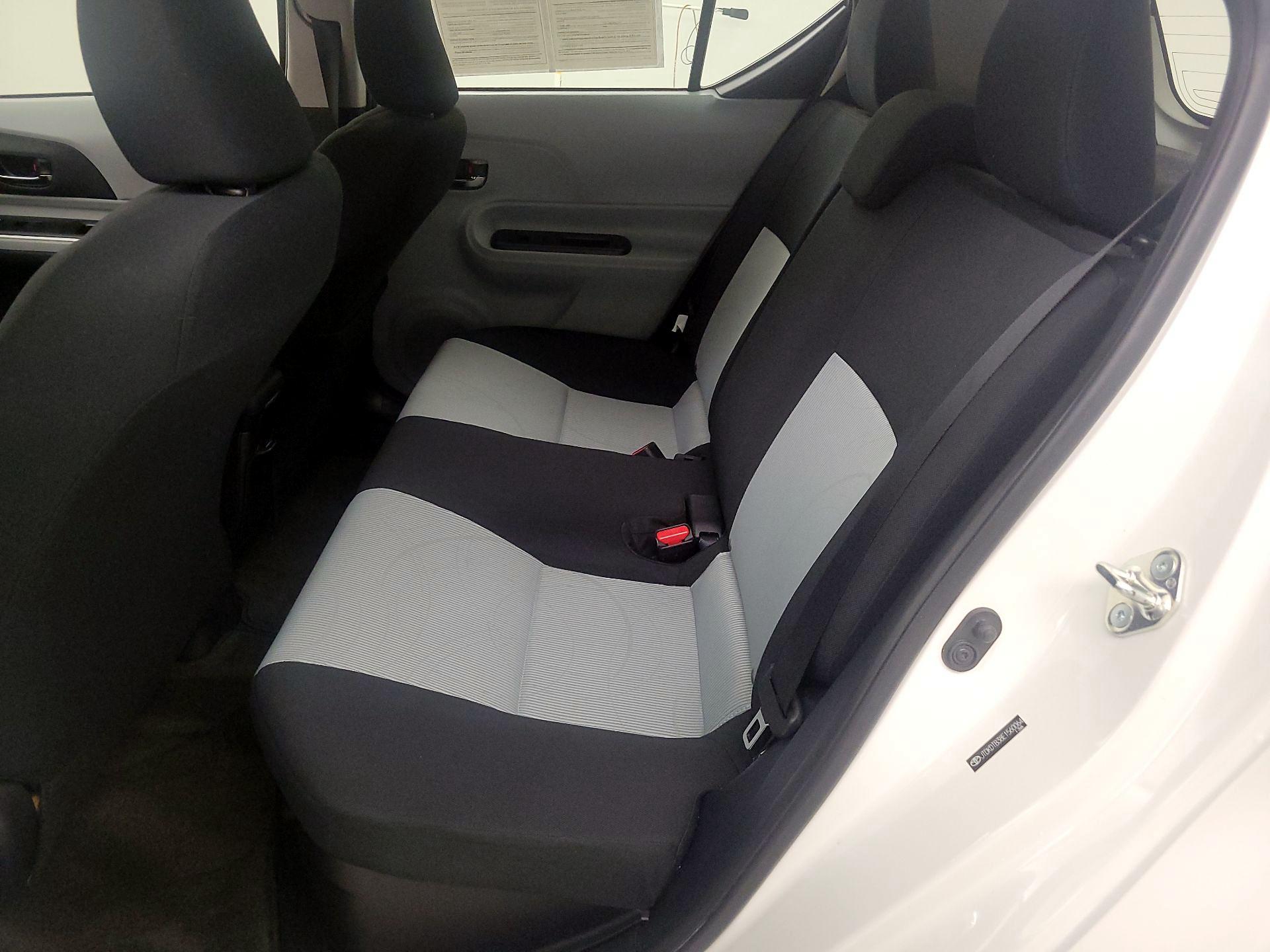 Thumbnail: 2014 Toyota Prius c - 18