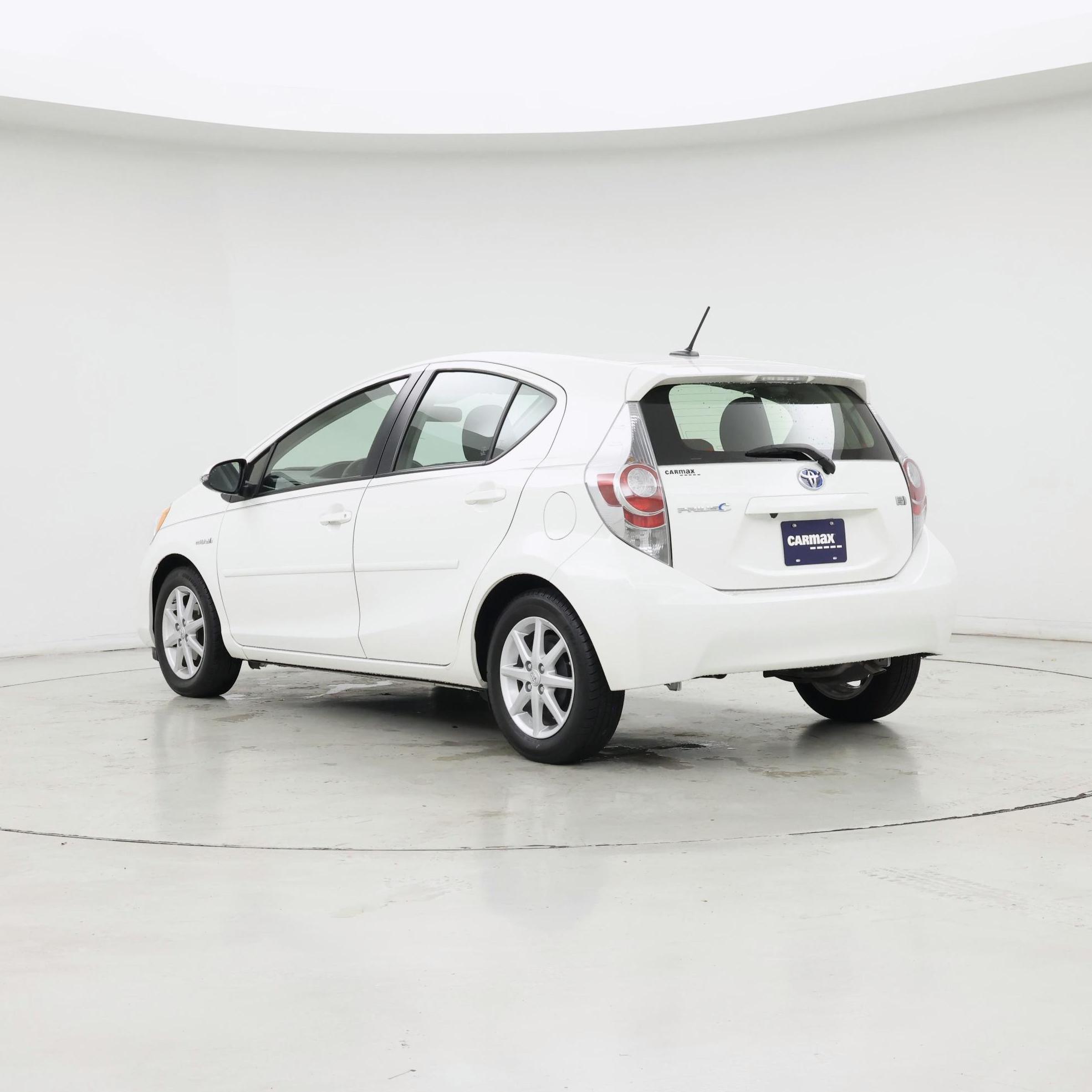Thumbnail: 2014 Toyota Prius c - 2