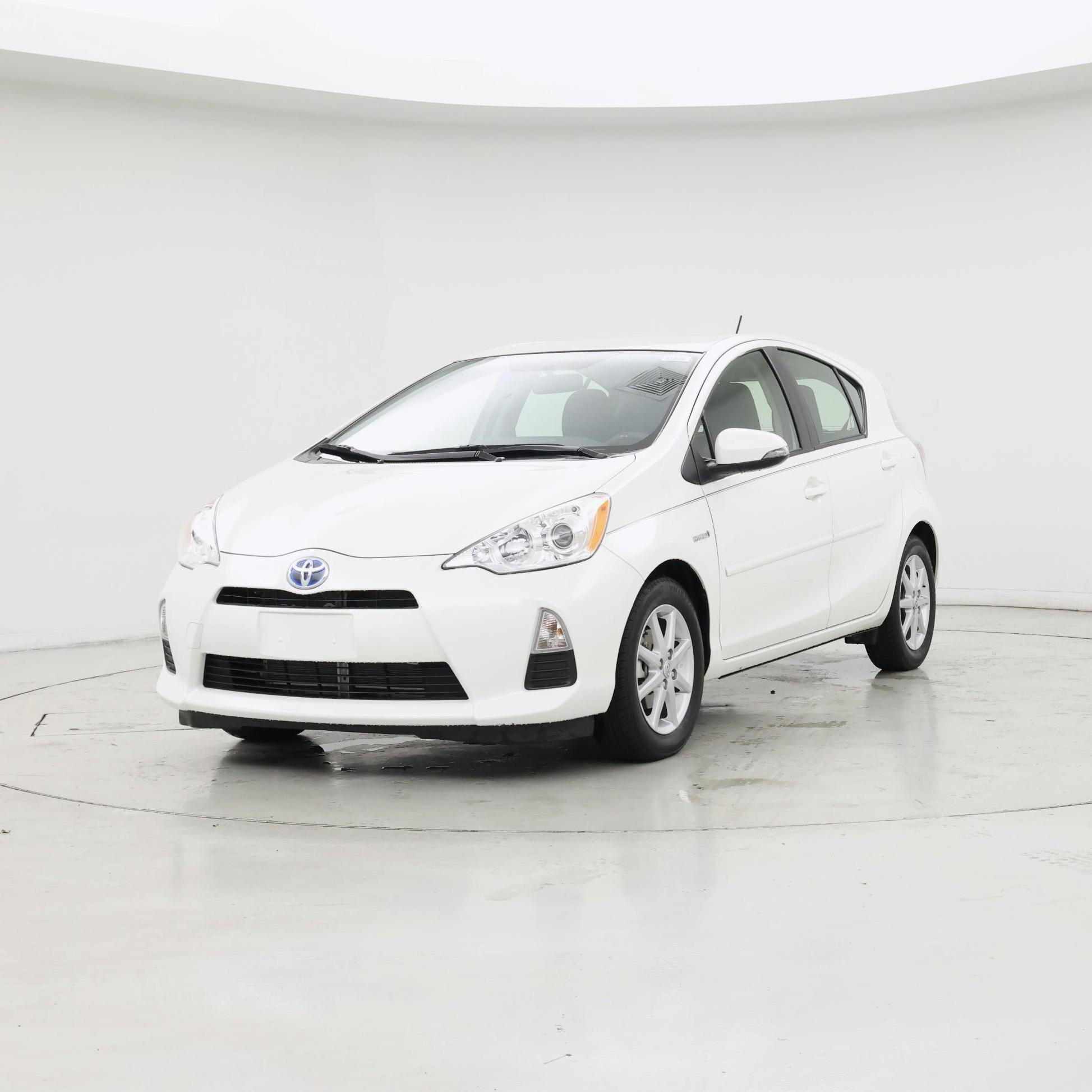 Thumbnail: 2014 Toyota Prius c - 4