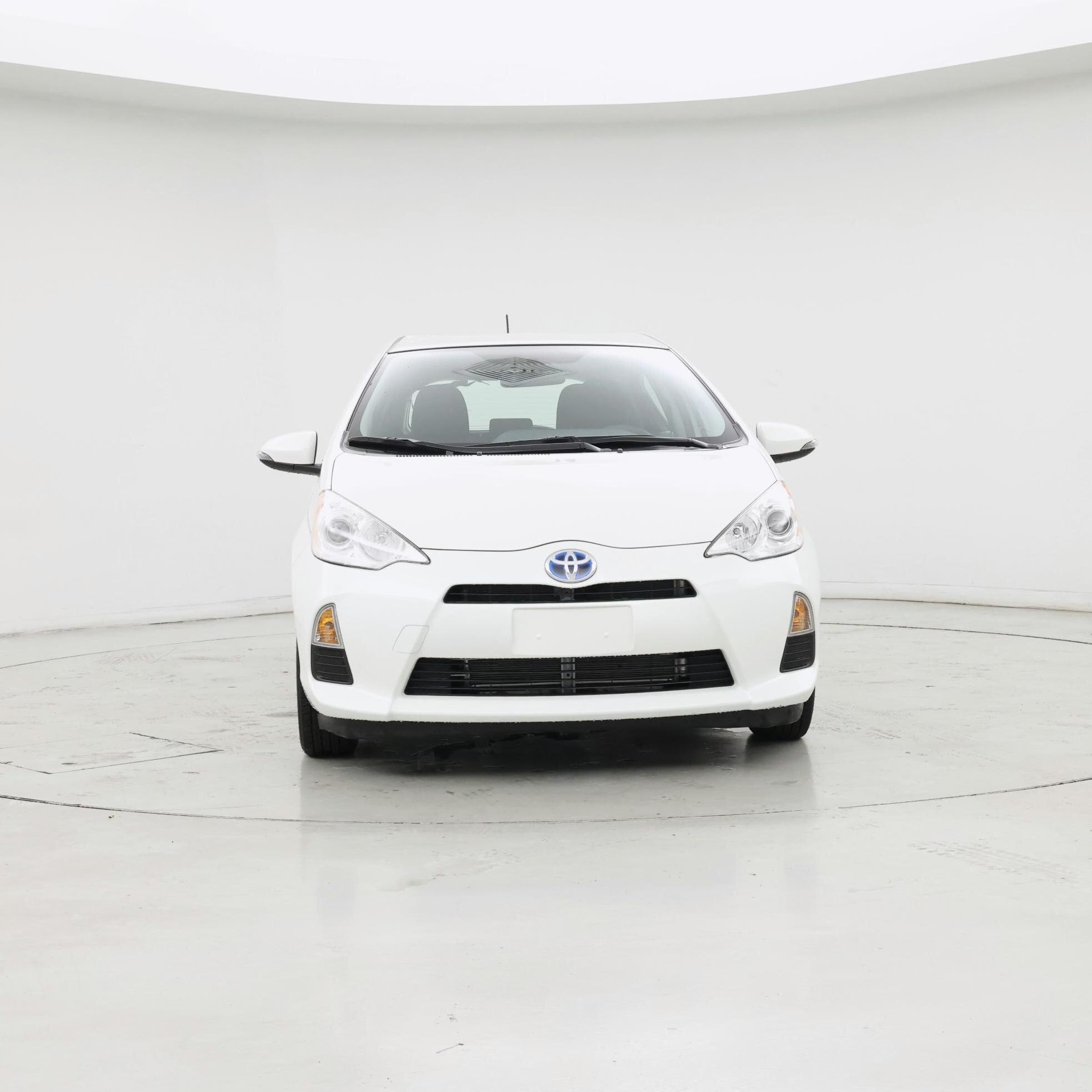 Thumbnail: 2014 Toyota Prius c - 5