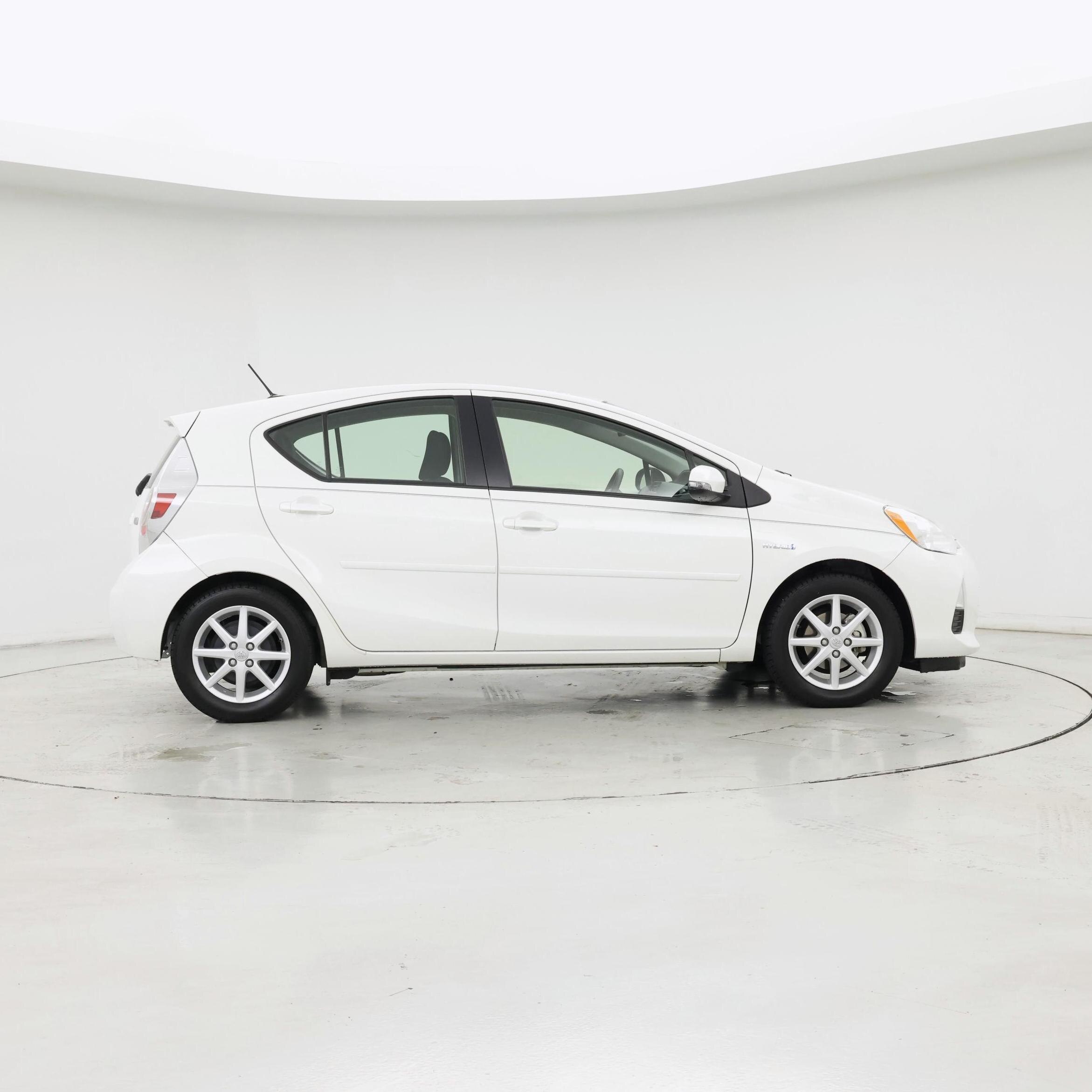 Thumbnail: 2014 Toyota Prius c - 7