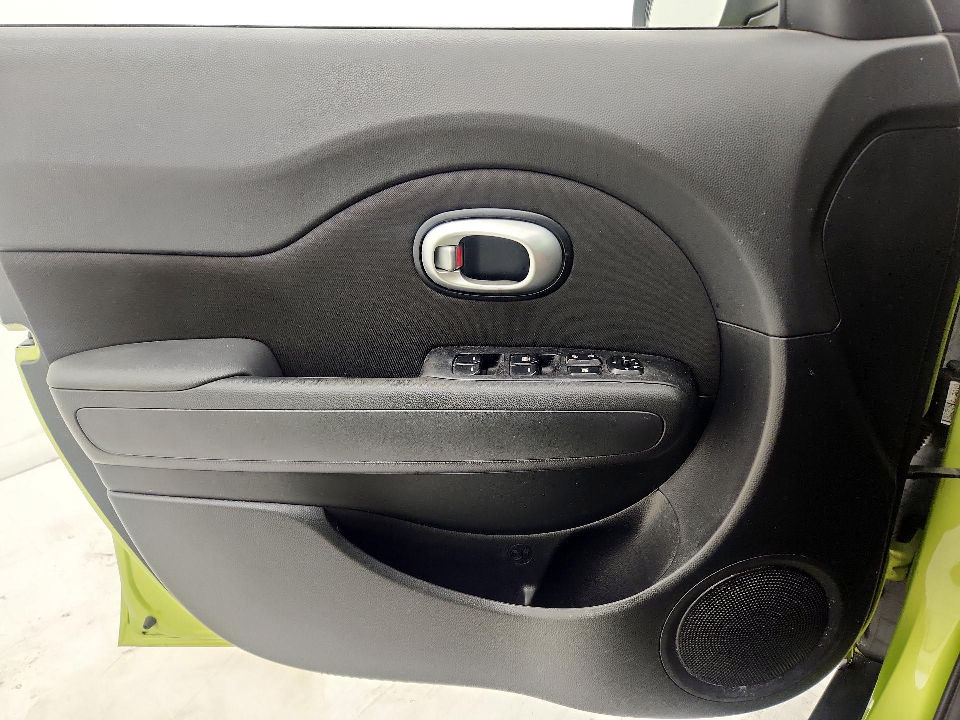 Thumbnail: 2016 Kia Soul - 12
