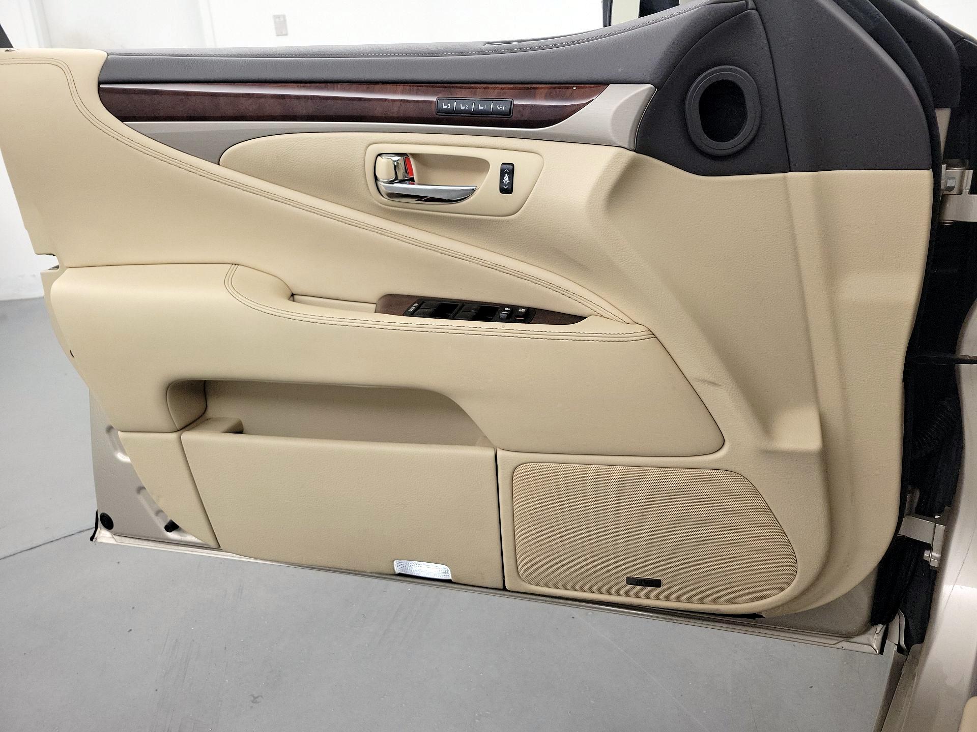 Thumbnail: 2014 Lexus LS - 12